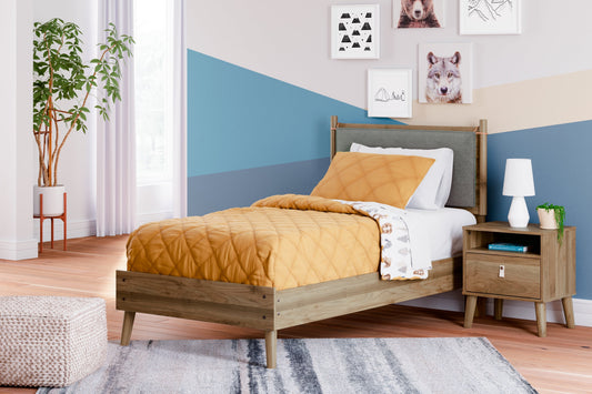 Aprilyn Honey Twin Panel Bed