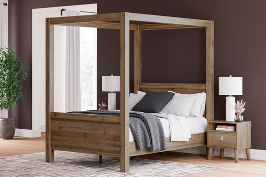 Aprilyn Honey Full Canopy Bed