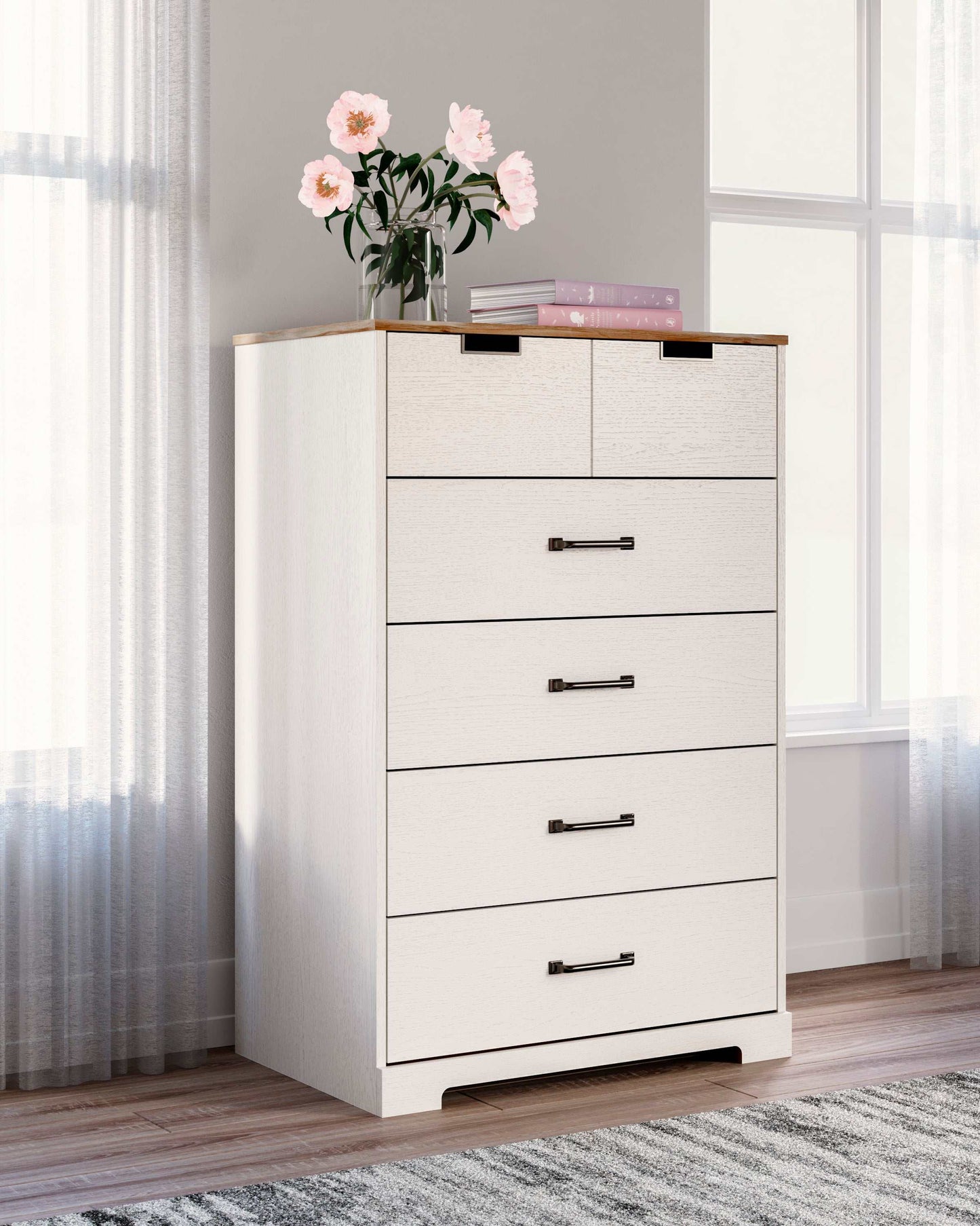 Vaibryn Two-tone Chest of Drawers