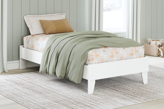 Hallityn White Twin Platform Bed