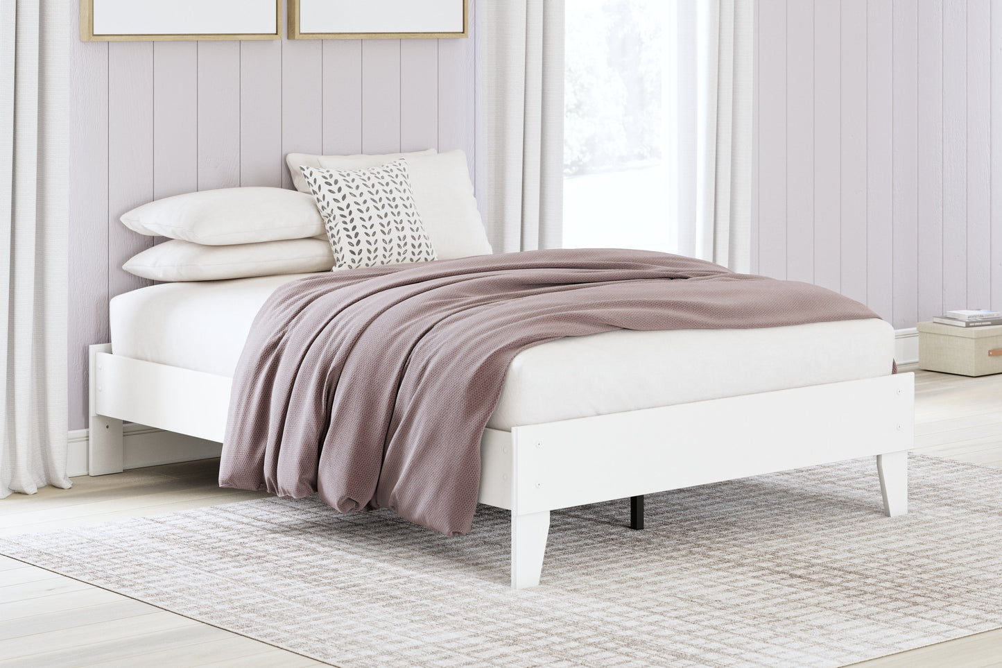 Hallityn White Full Platform Bed