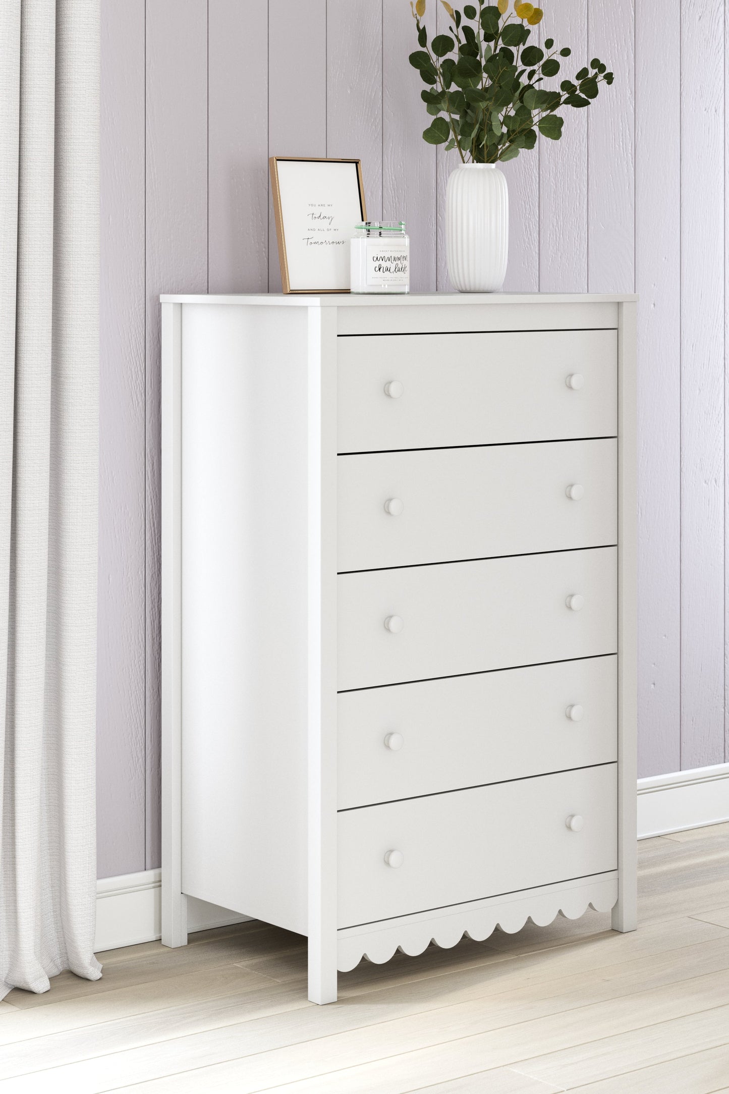 Hallityn White Chest of Drawers