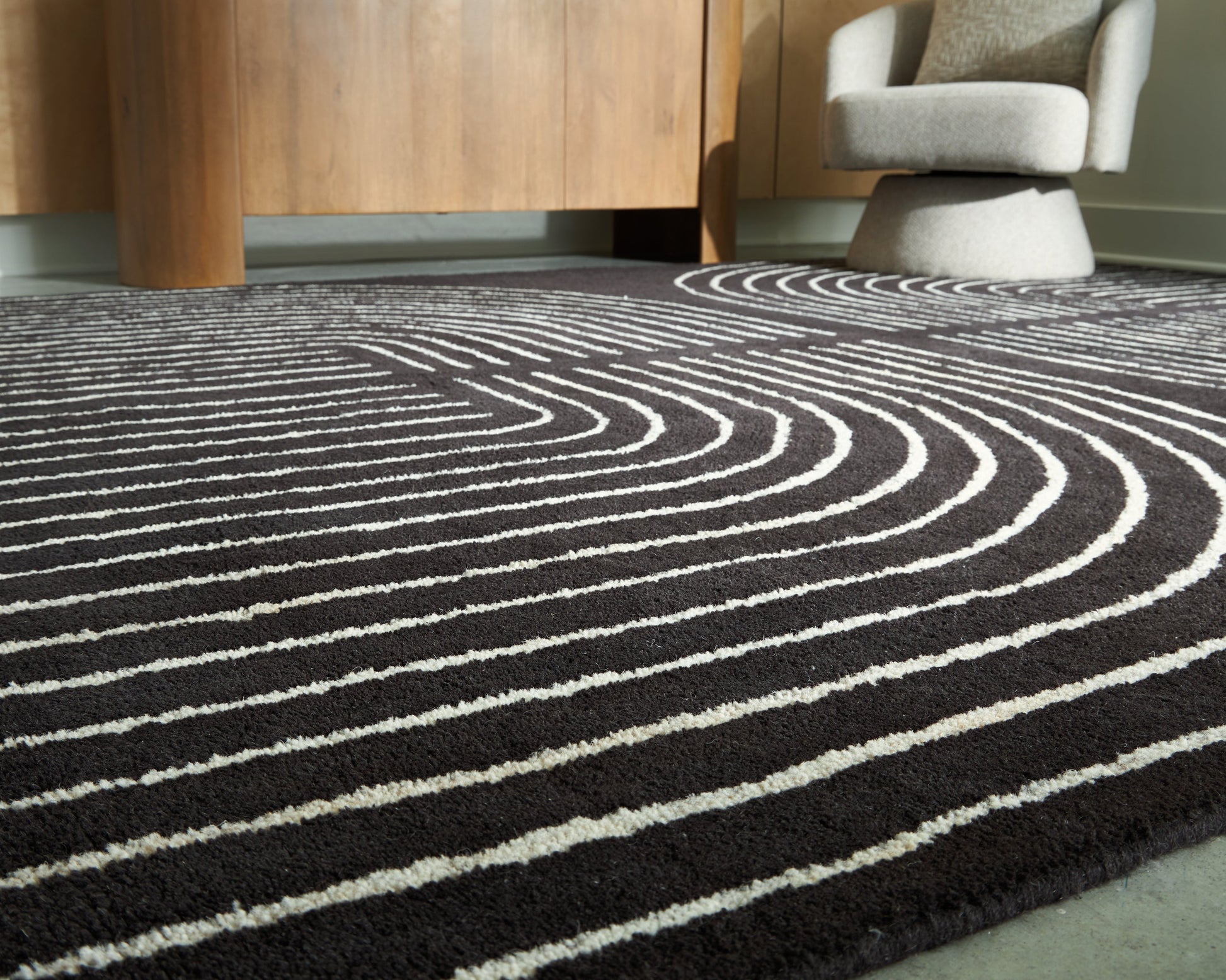 Eldonmore Black/Ivory Medium Rug- Viva Furn