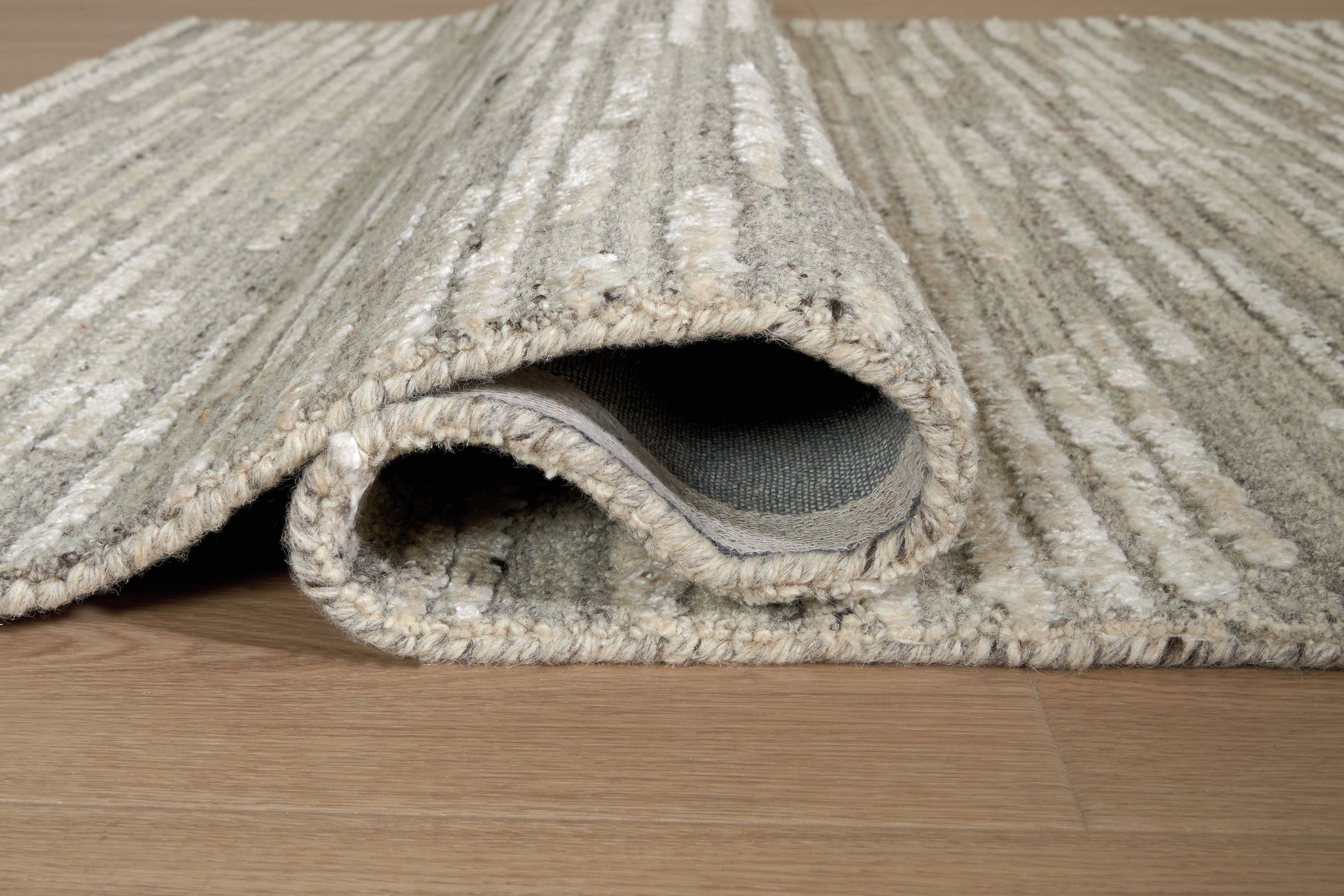 Eljory Gray Medium Rug- Viva Furn
