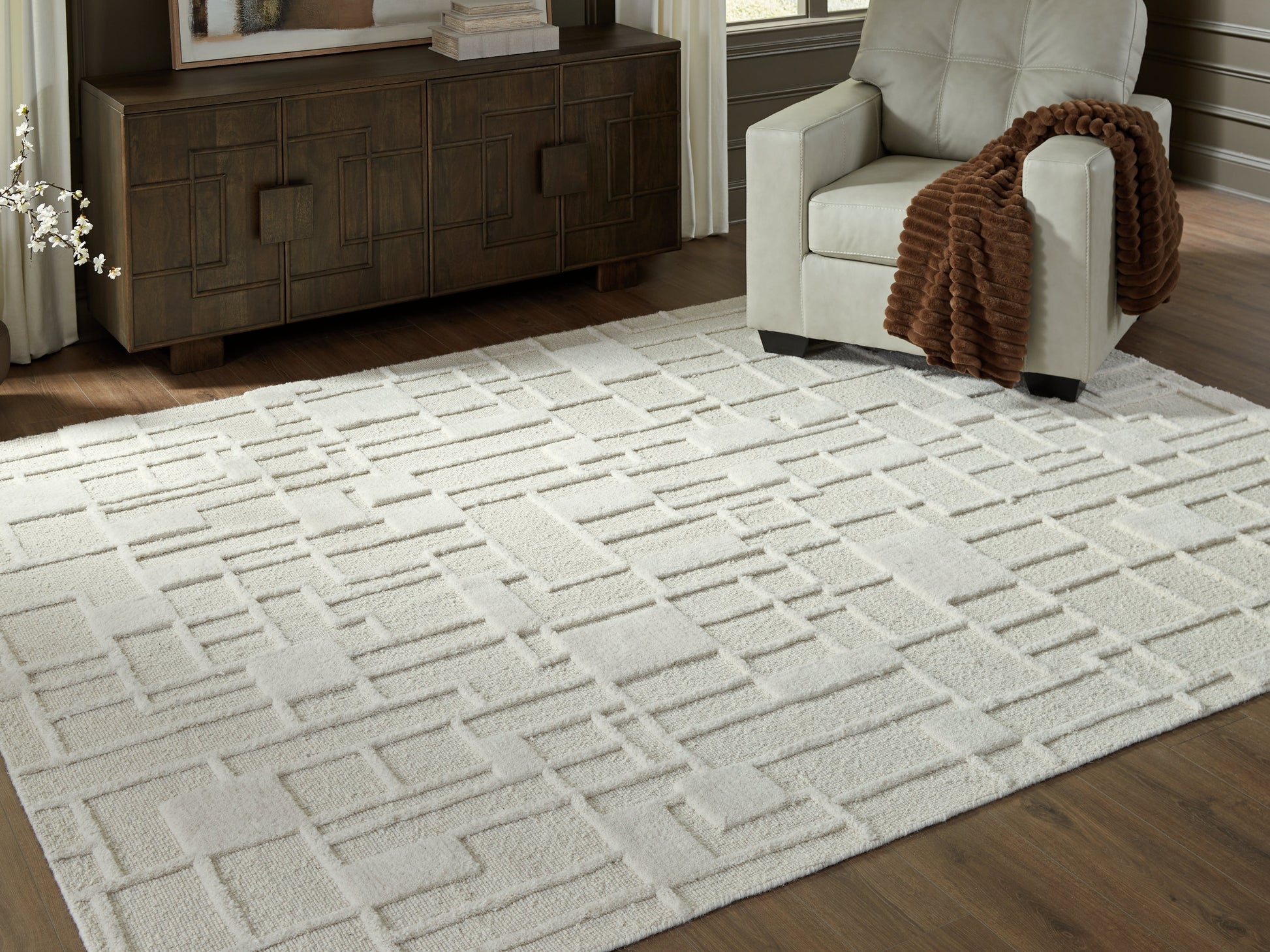 Empriss Ivory Large Rug- Viva Furn