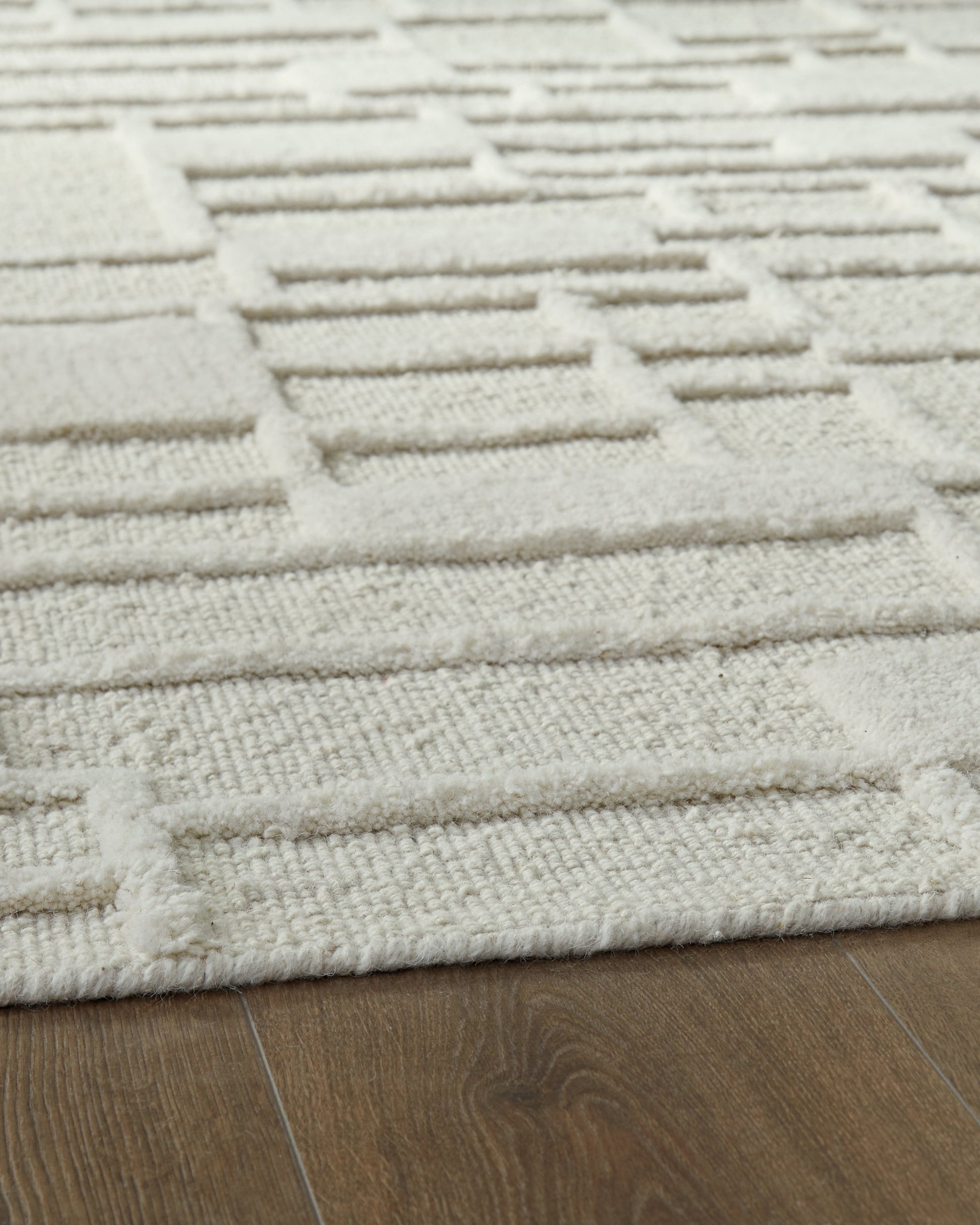Empriss Ivory Medium Rug- Viva Furn
