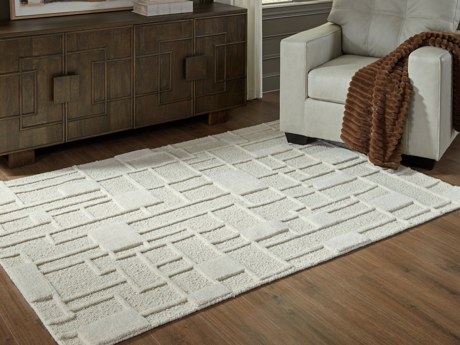 Empriss Ivory Medium Rug- Viva Furn