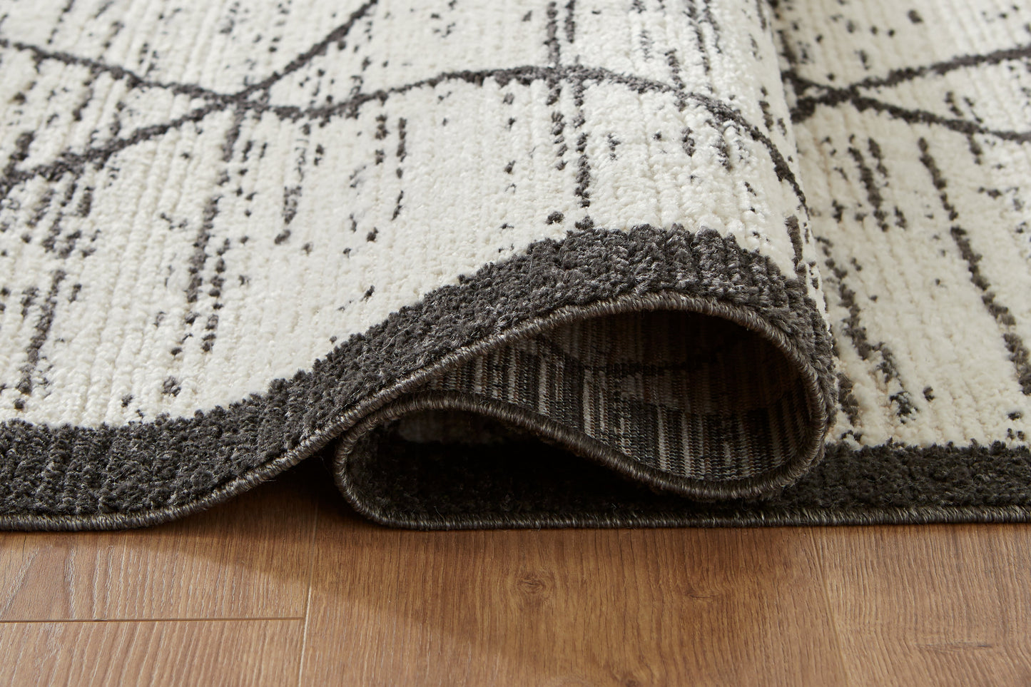 Fenriston Cream/Black Medium Rug- Viva Furn