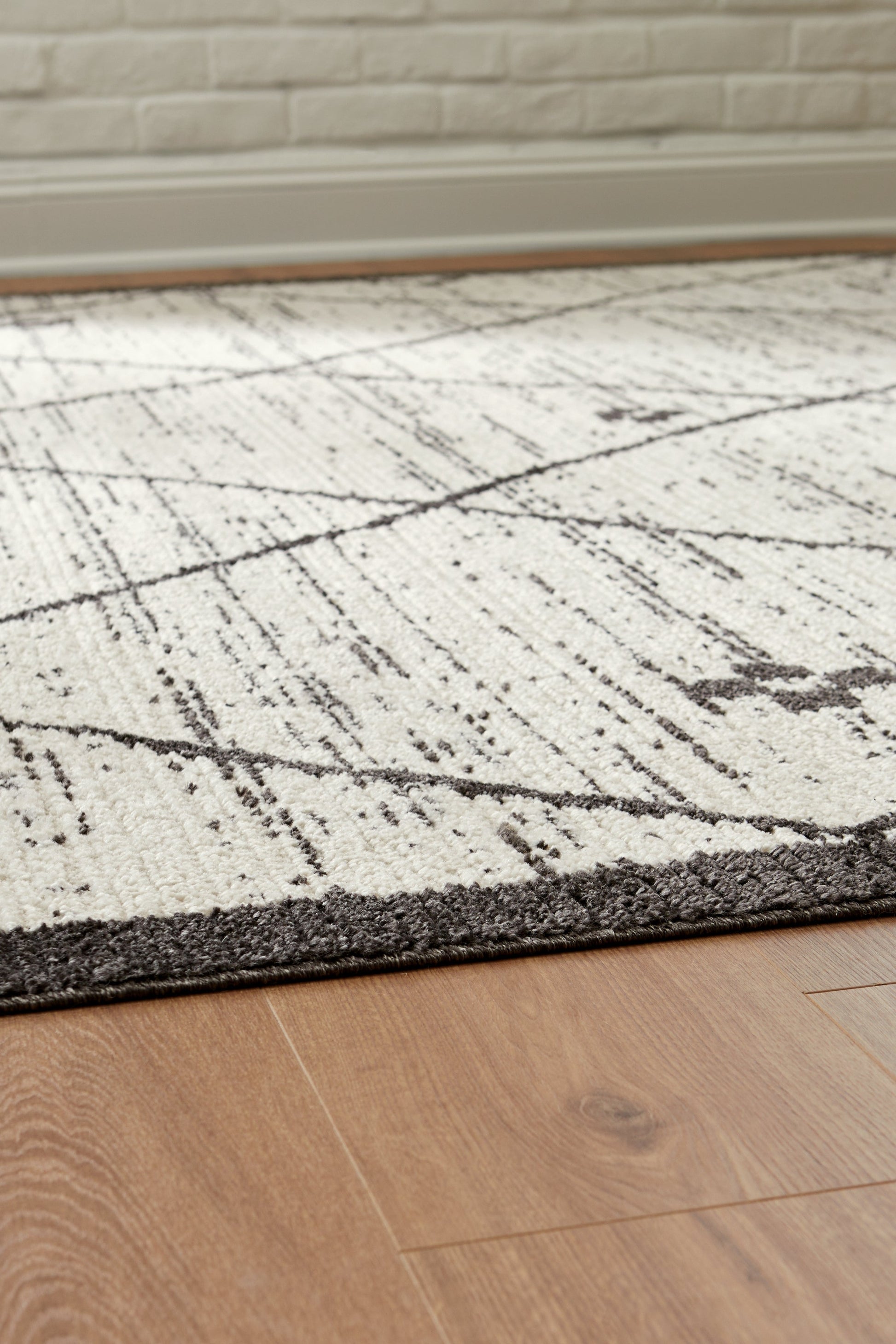 Fenriston Cream/Black Medium Rug- Viva Furn