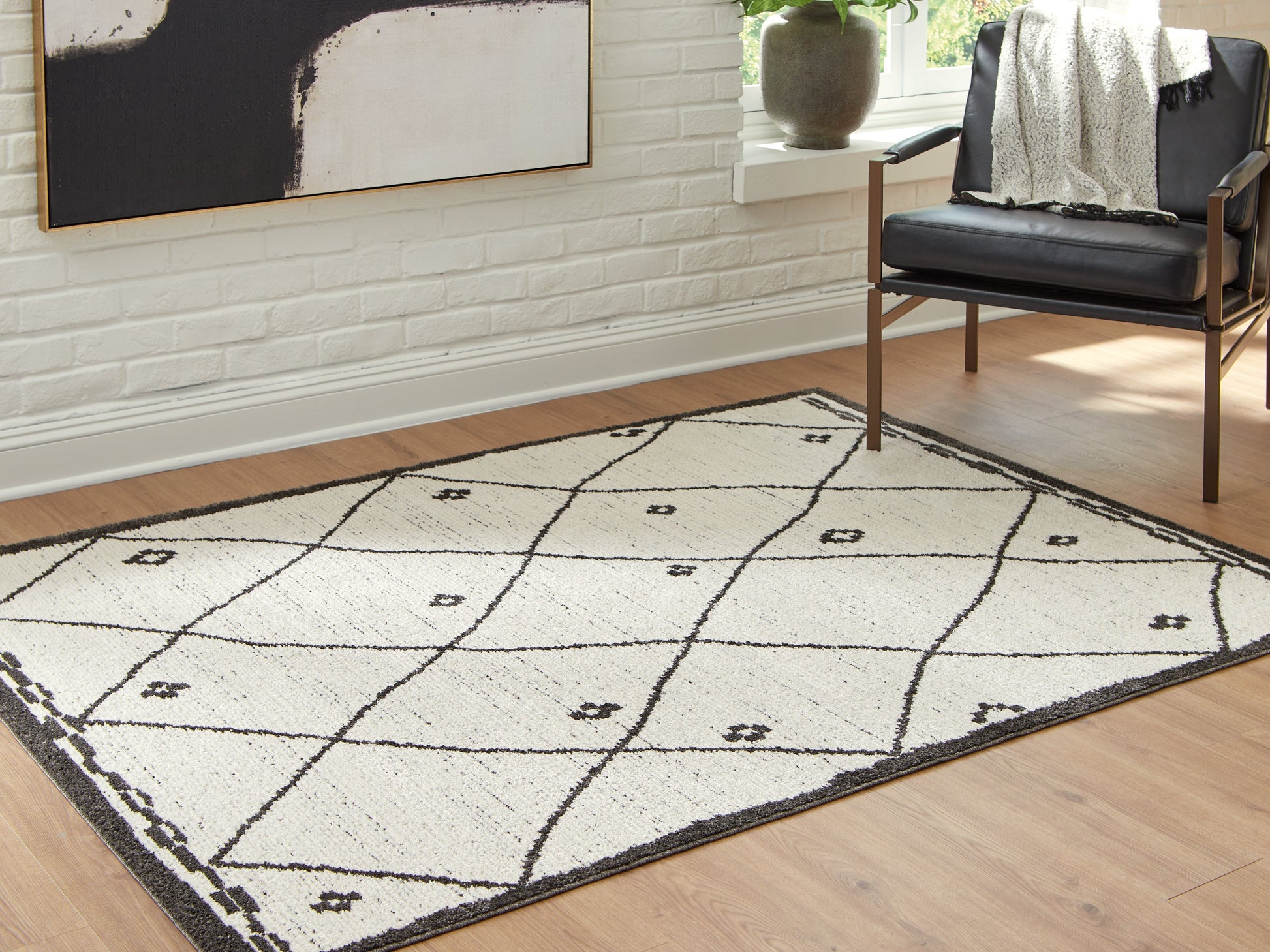 Fenriston Cream/Black Medium Rug- Viva Furn