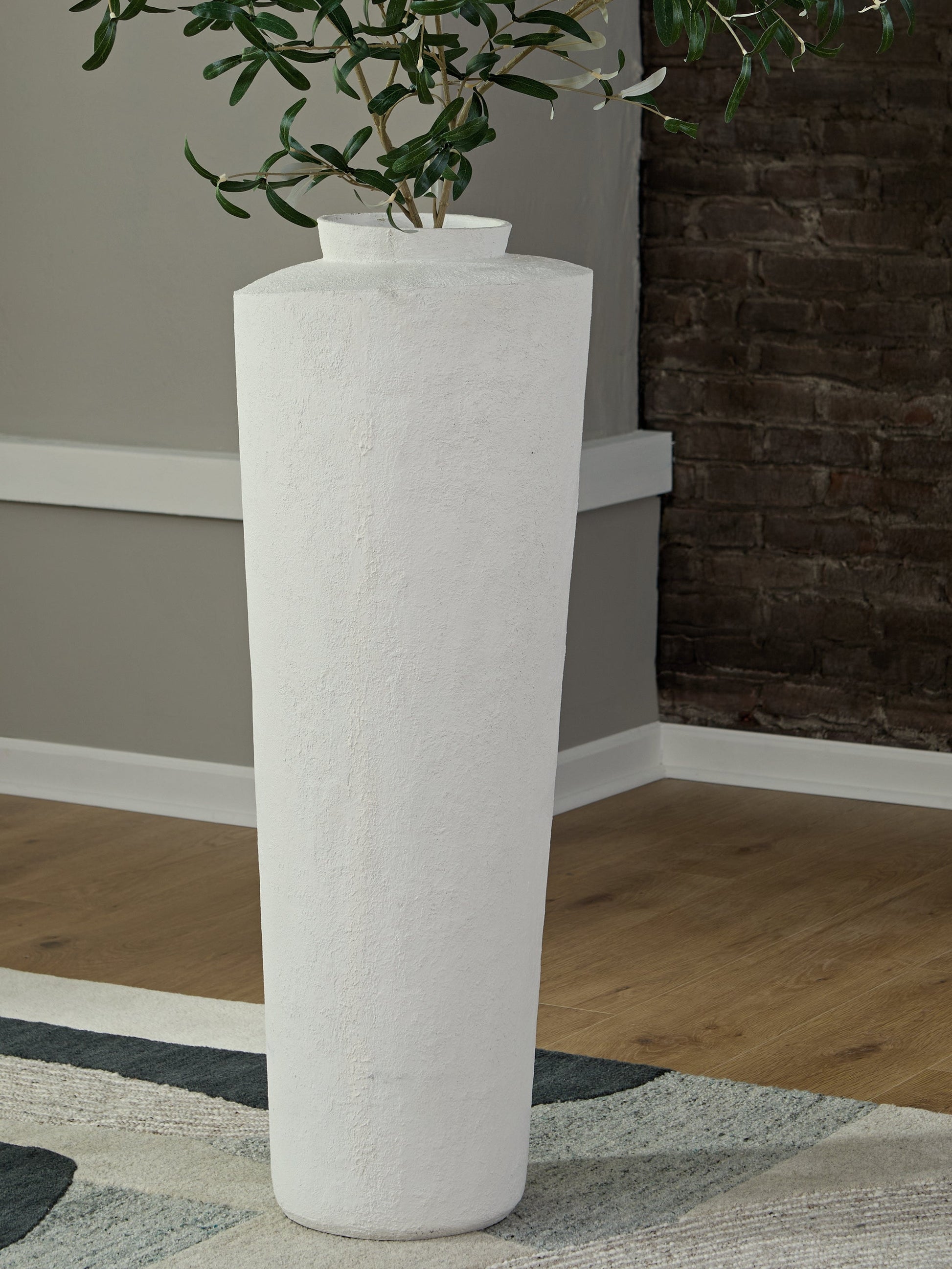 Flurinworth Cream Vase- Viva Furn