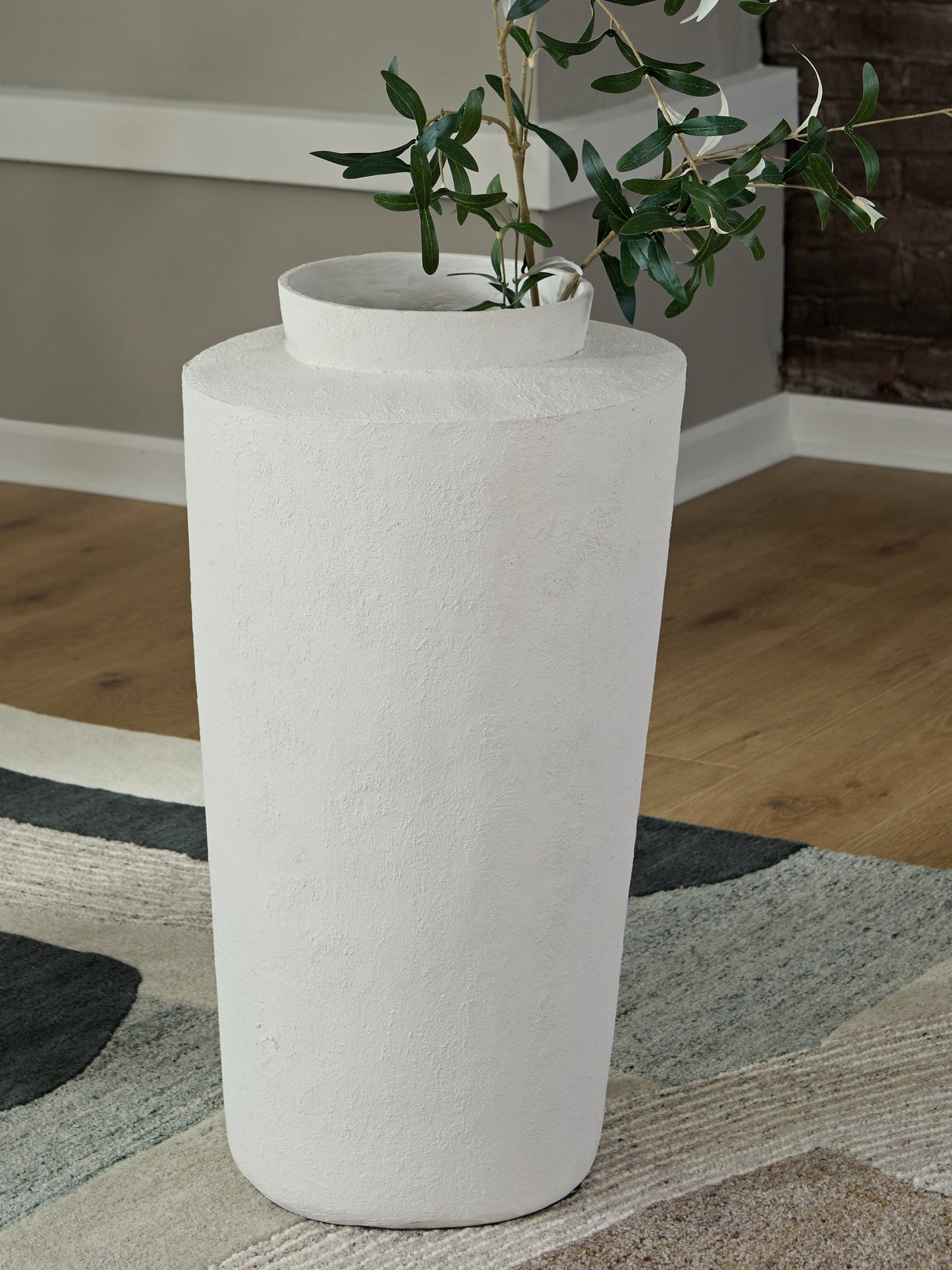 Flurinworth Cream Vase- Viva Furn