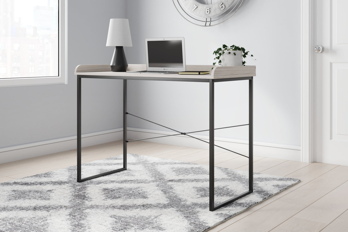 Bayflynn White/Black 43" Home Office Desk