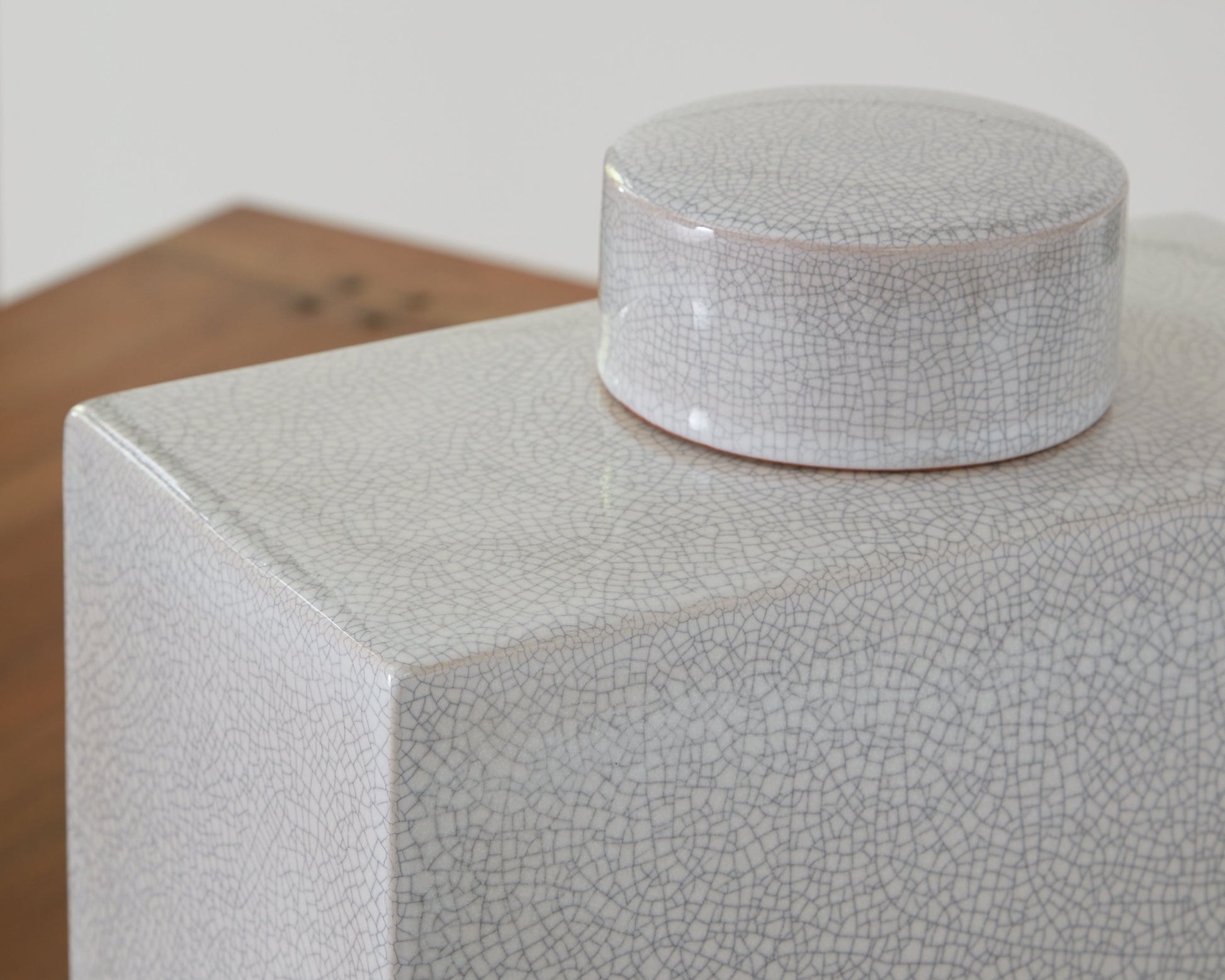 Haddworth White Jar- Viva Furn