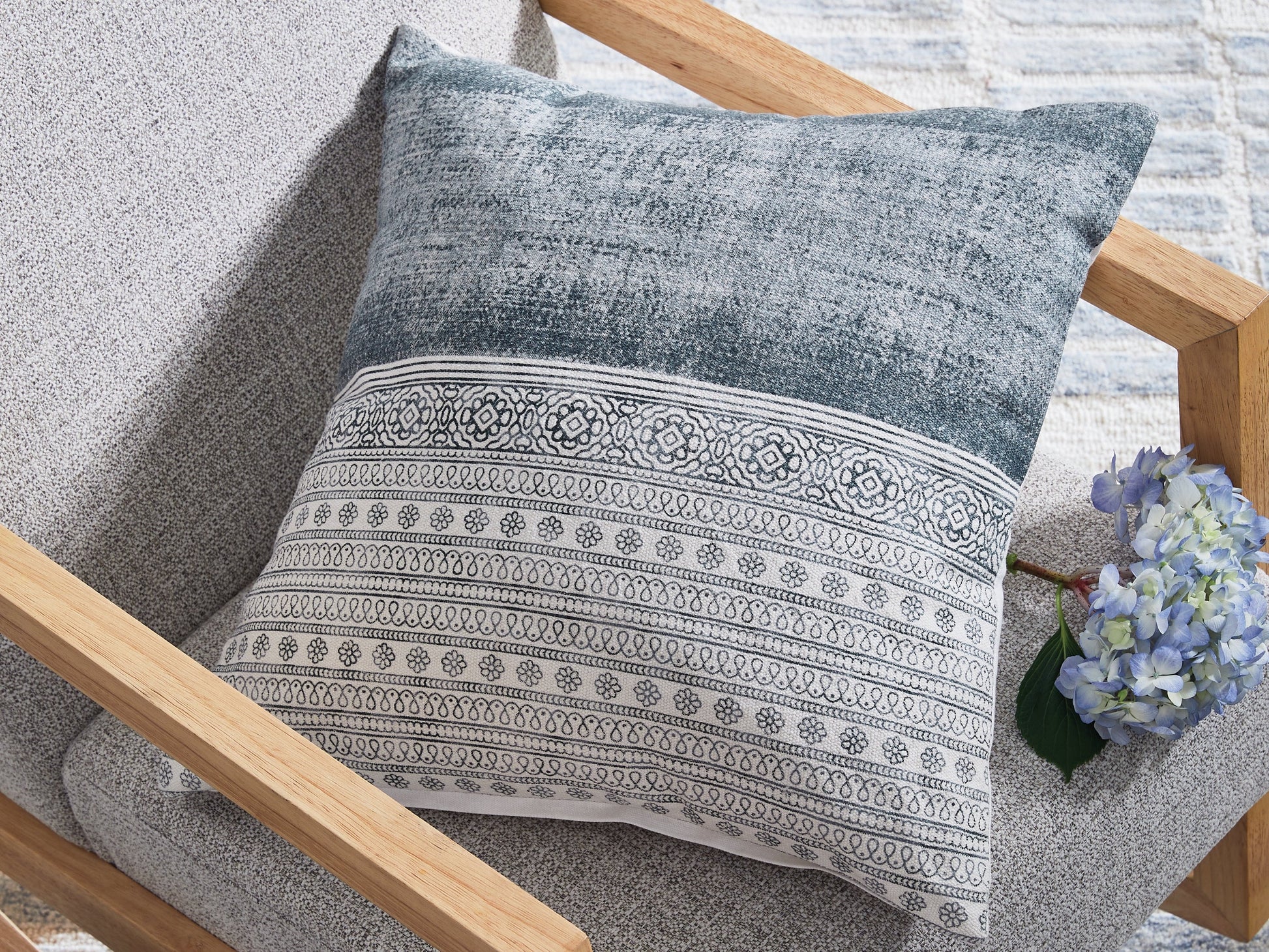Harperville Blue/White Pillow (Set of 4)- Viva Furn