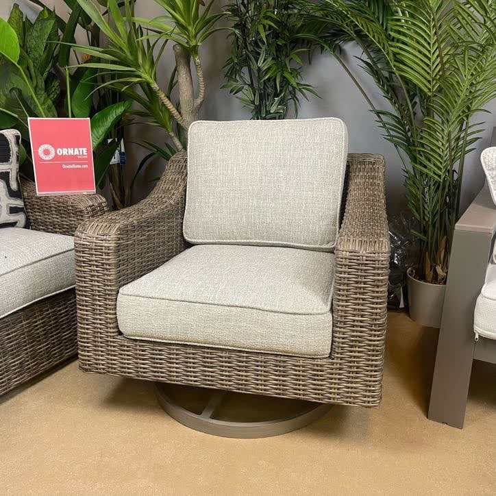 Beachcroft Beige Outdoor Conversation Set / 4pc