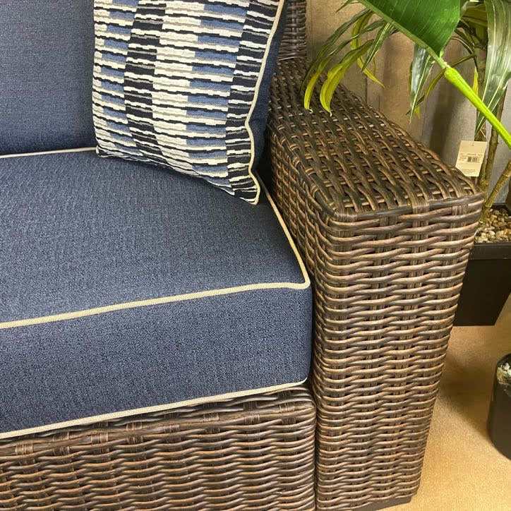 Grasson Lane Outdoor Seating Group / 5pc Set