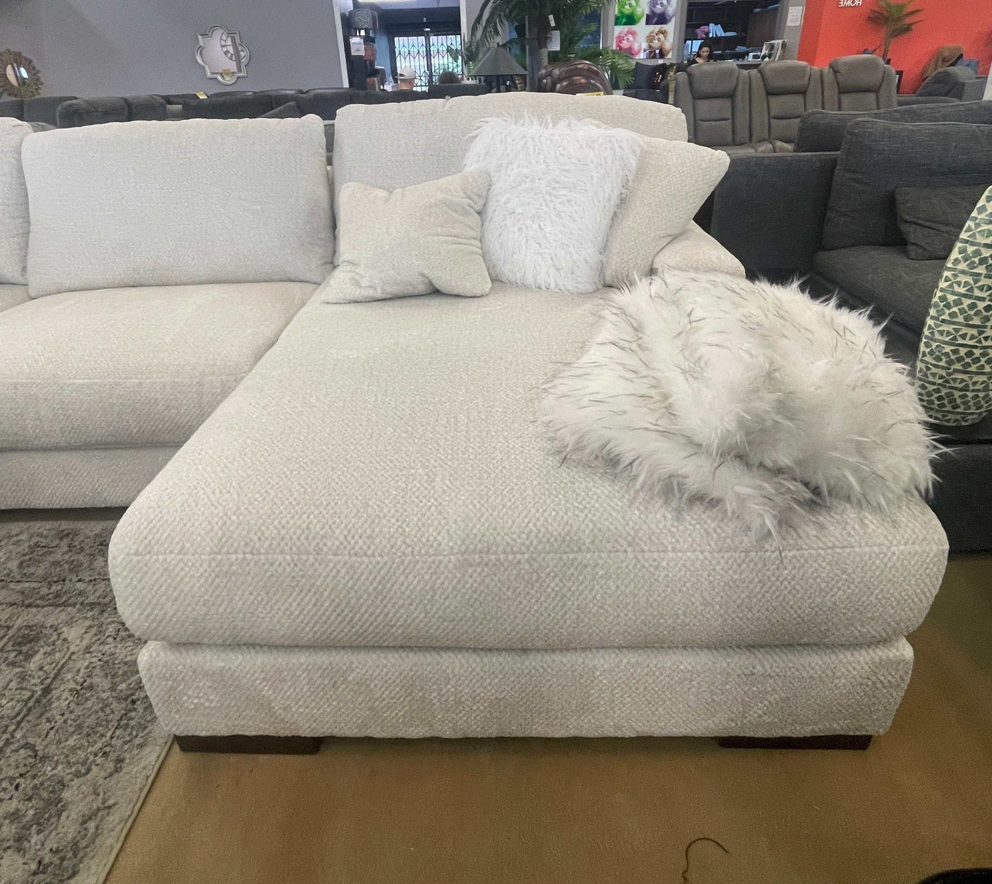 Zada Ivory 4pc RAF Chaise Sectional