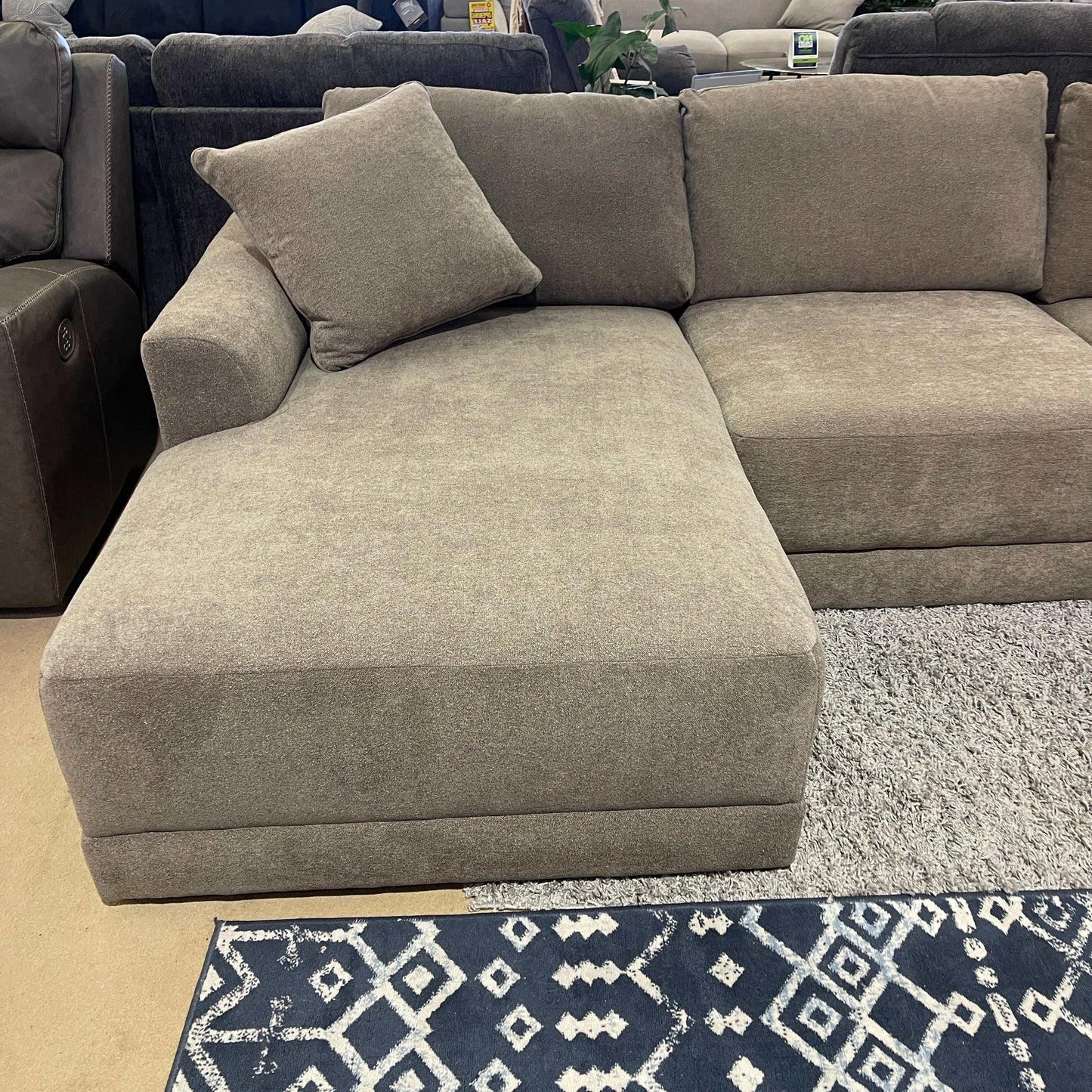 Raeanna Storm LAF Chaise Sectional / 4pc