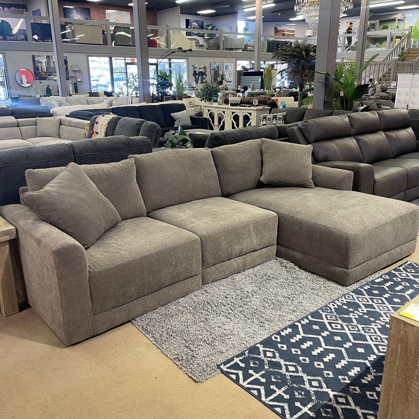 Raeanna Storm RAF Chaise Sectional / 3pc