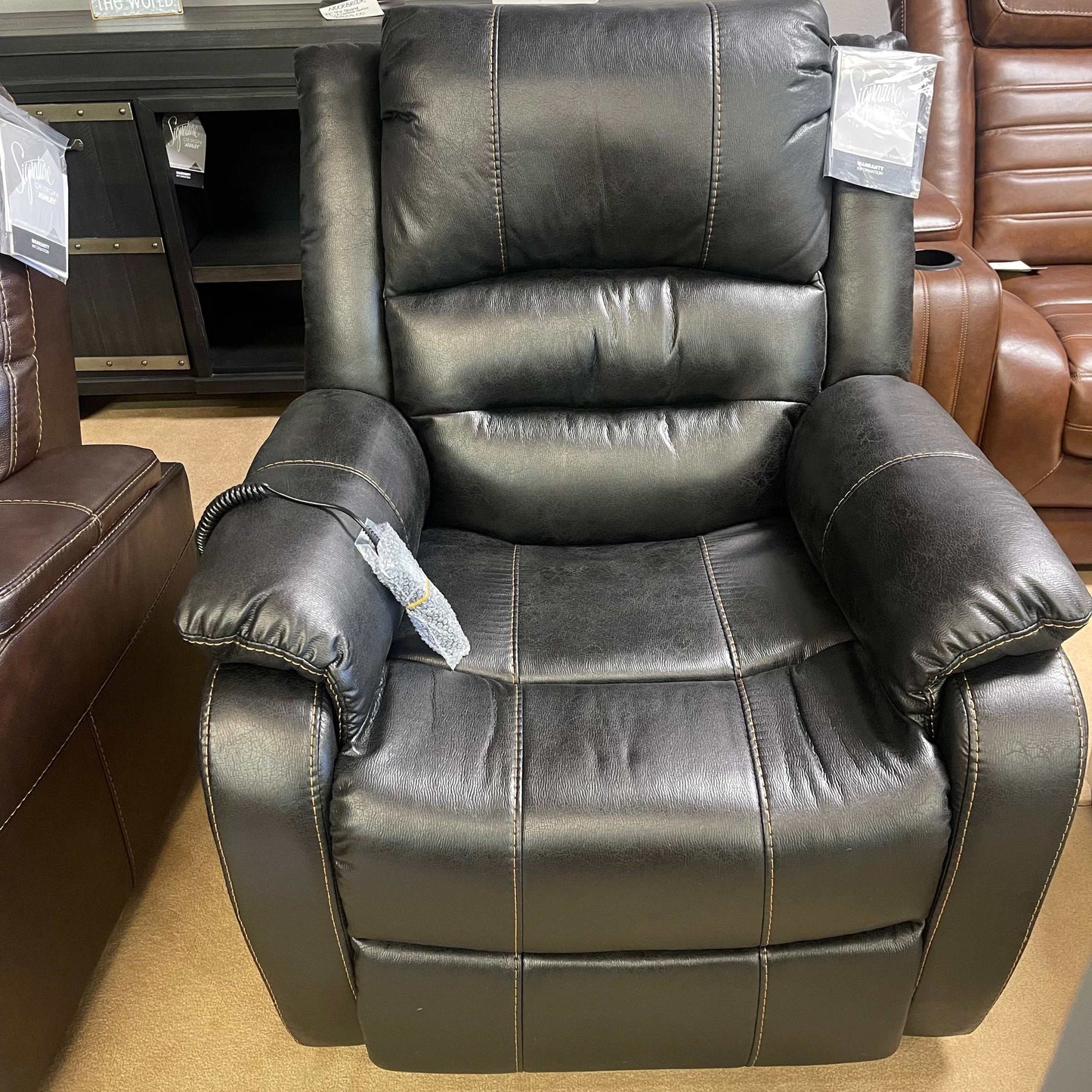 Yandel Black Power Lift Recliner