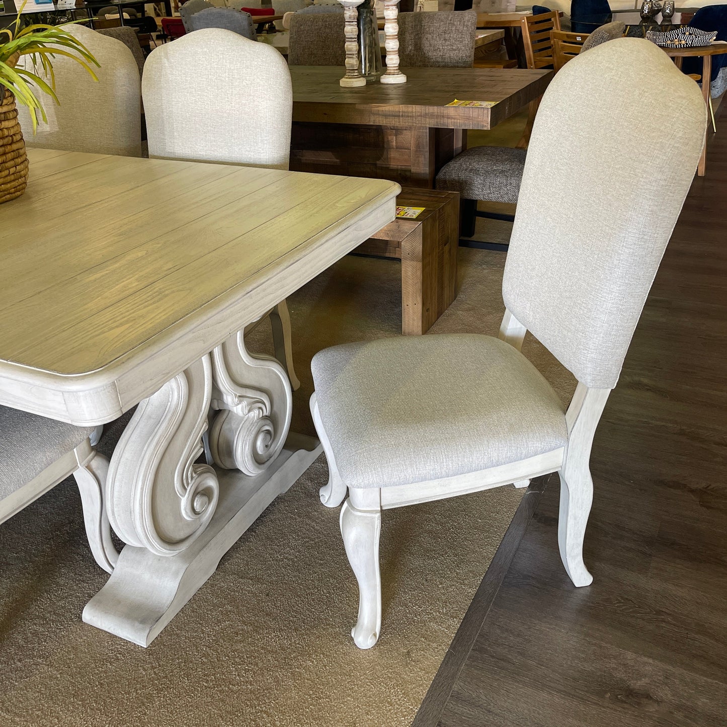 Arlendyne Antique White Dining Room Set / 9pc