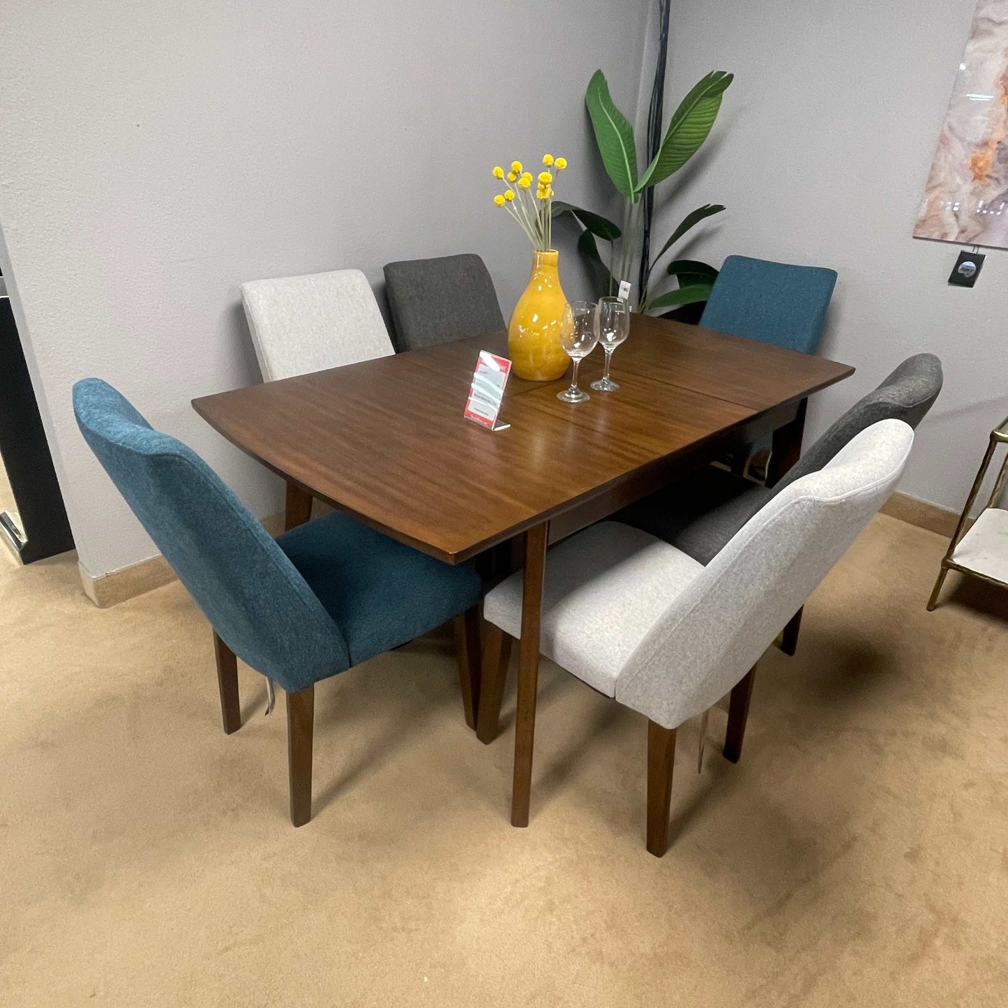 Lyncott Brown Dining Table w/ Extension