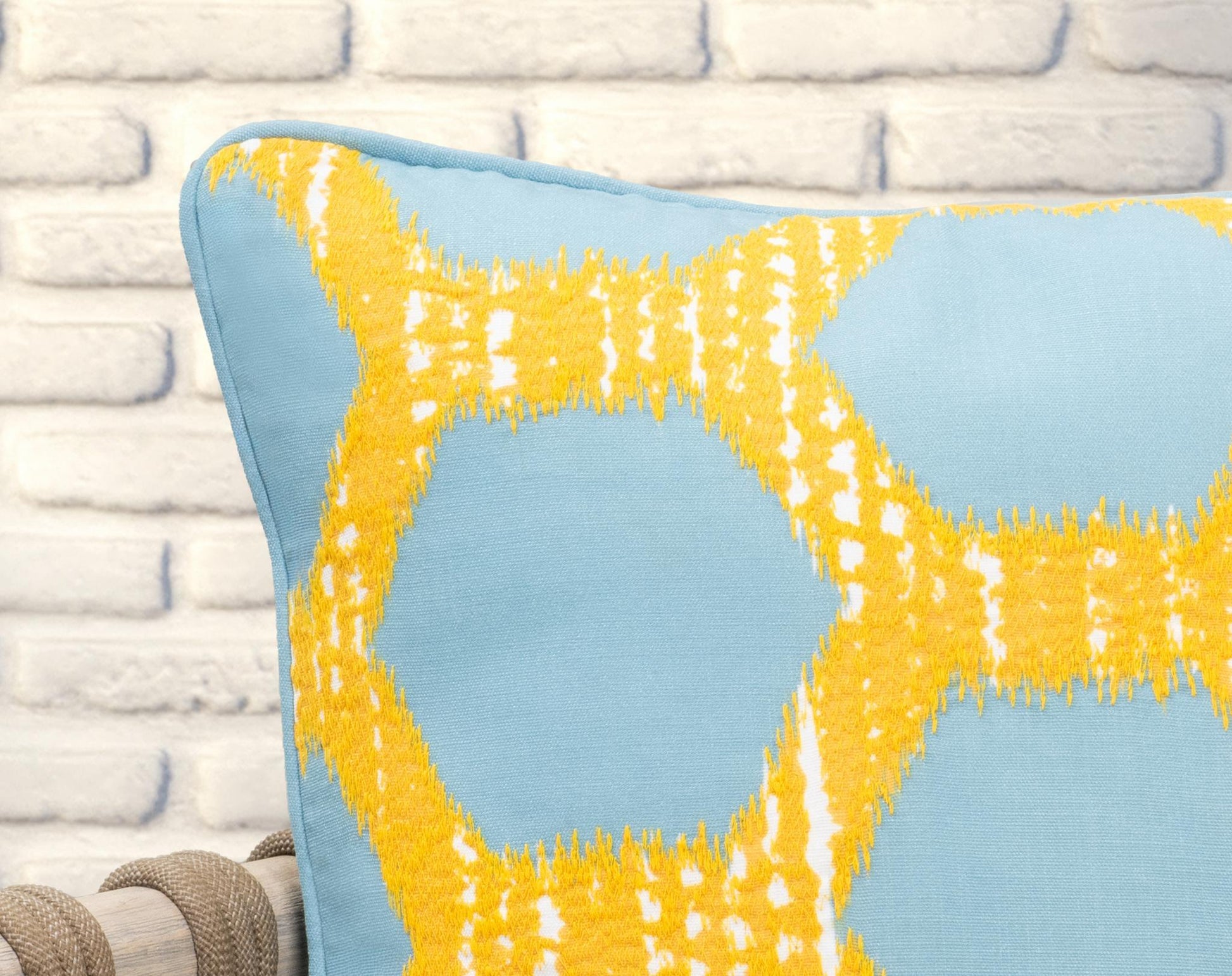 Indoor/Outdoor Gaines Yellow/Blue Throw Pillow (Set of 2) - Ornate Home