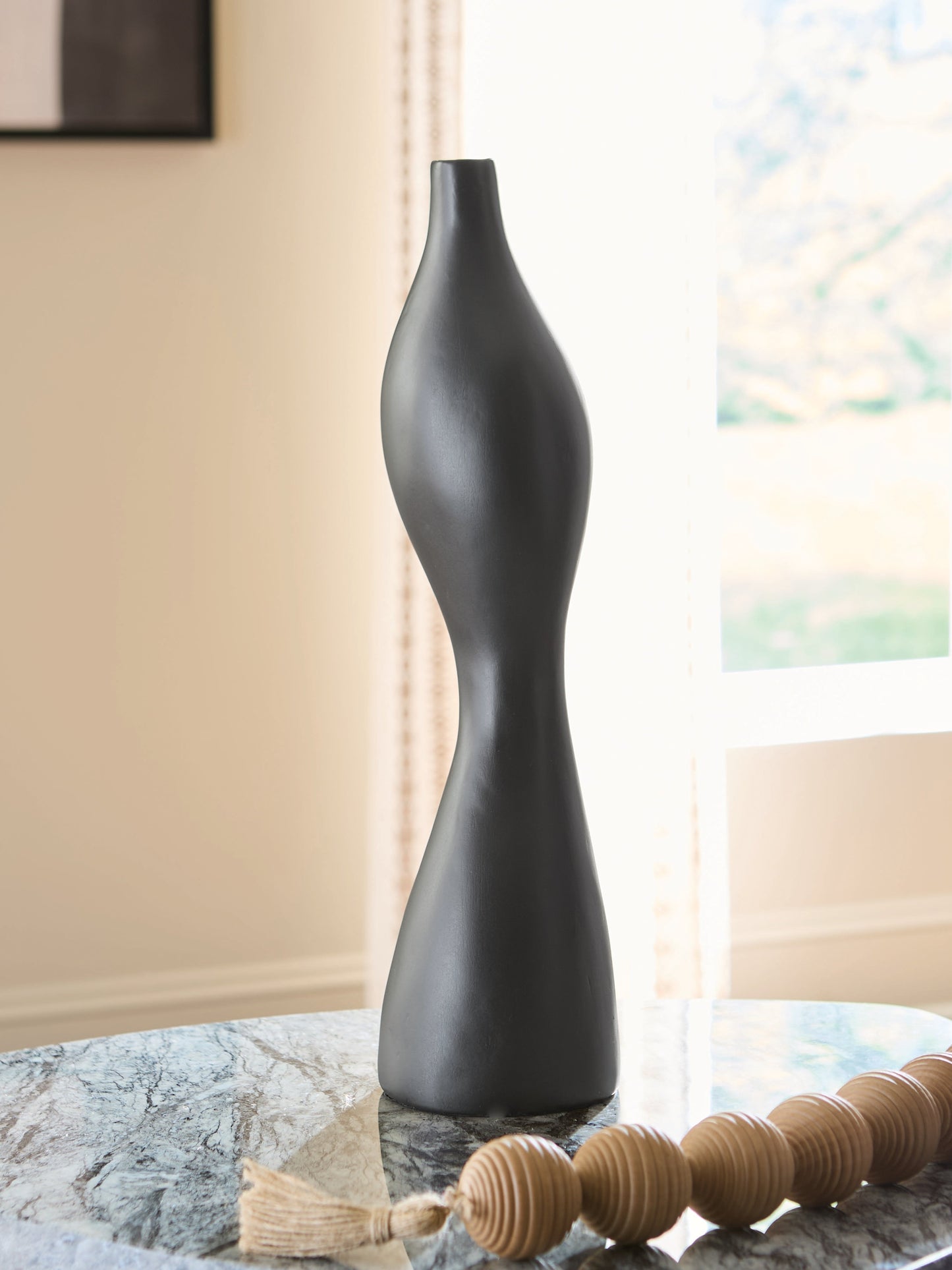 Judsen Black Vase- Viva Furn