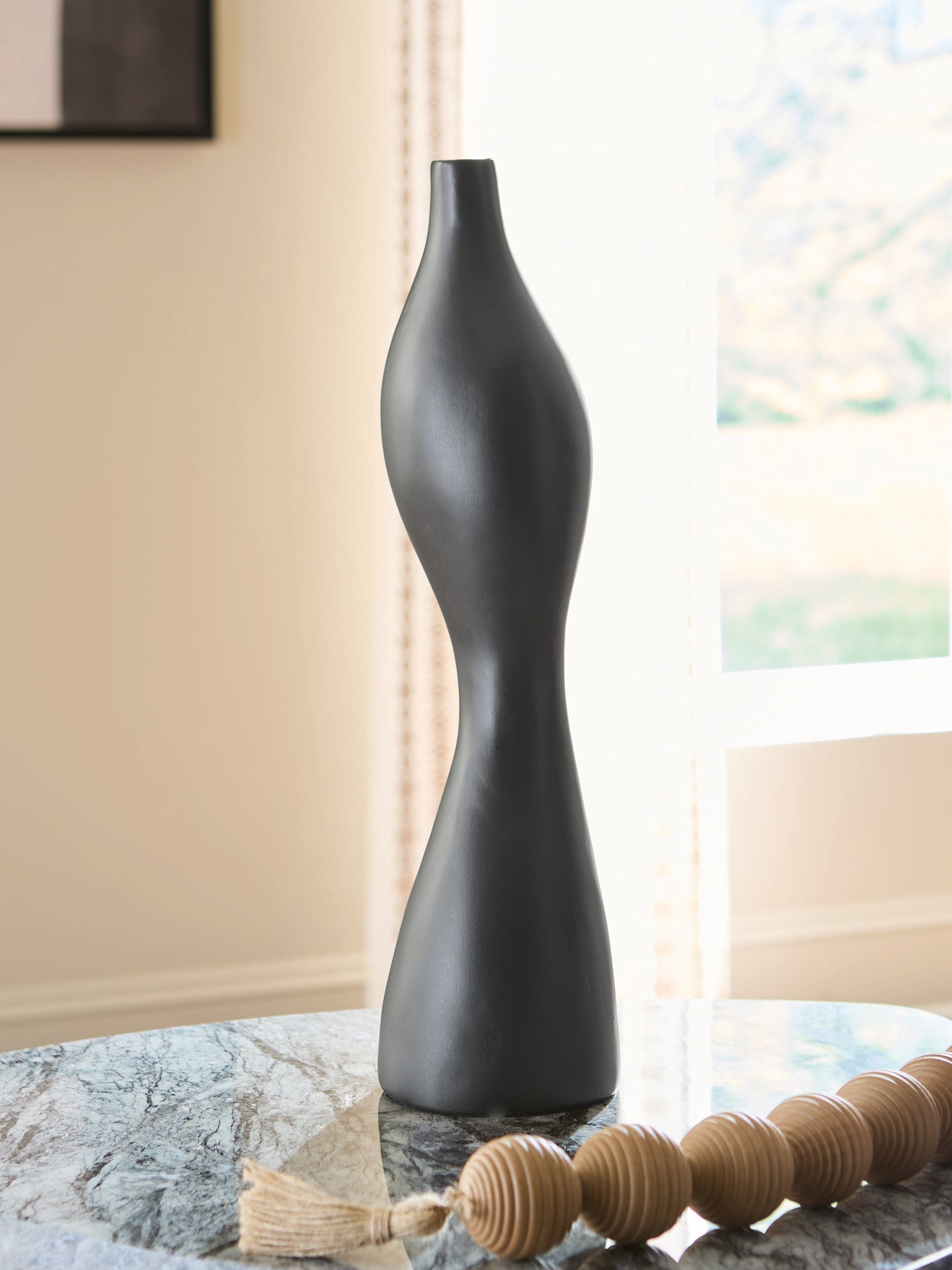 Judsen Black Vase- Viva Furn