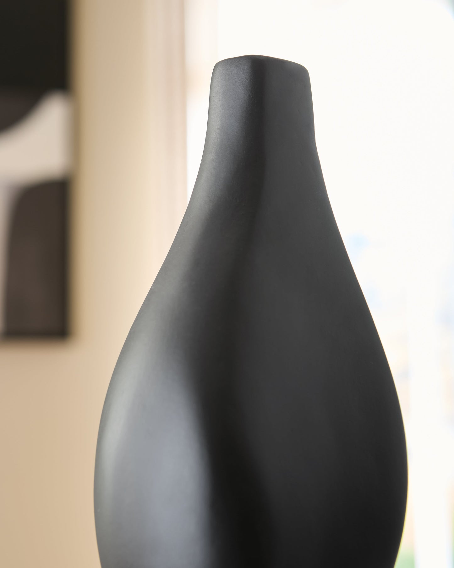 Judsen Black Vase- Viva Furn