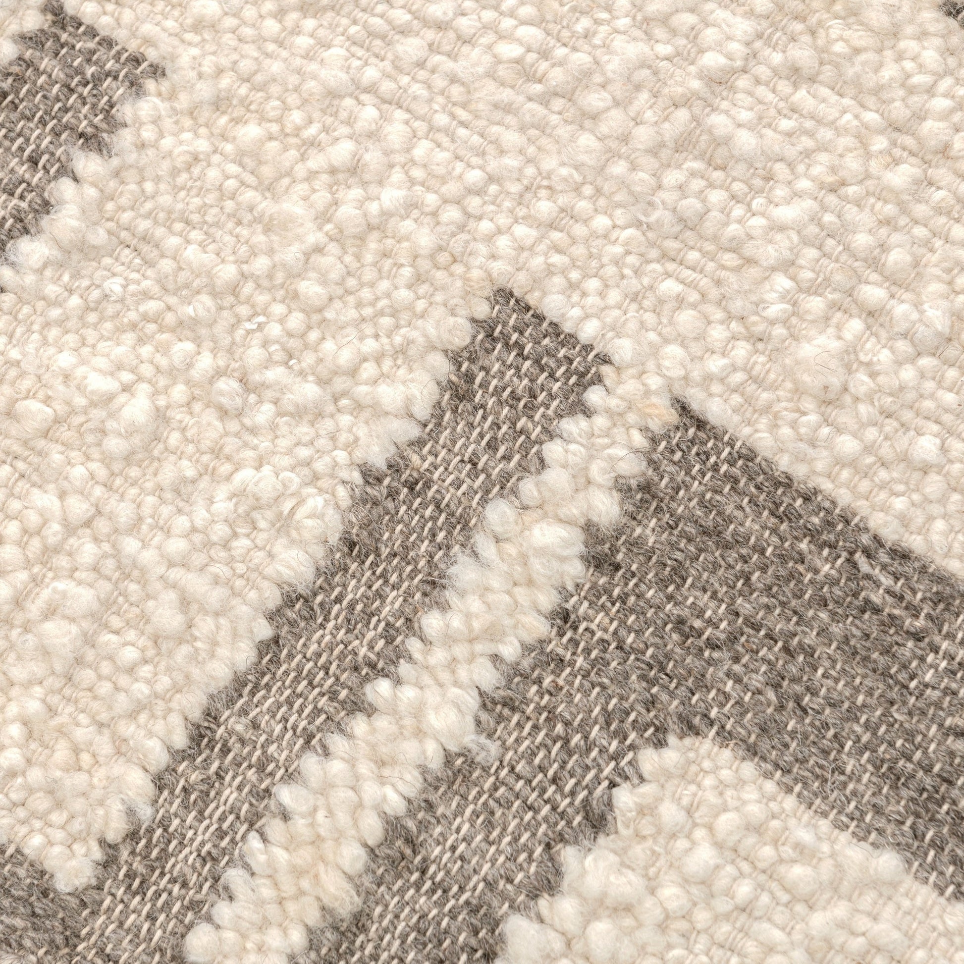 Kavala Charcoal/Ivory Rug - Ornate Home