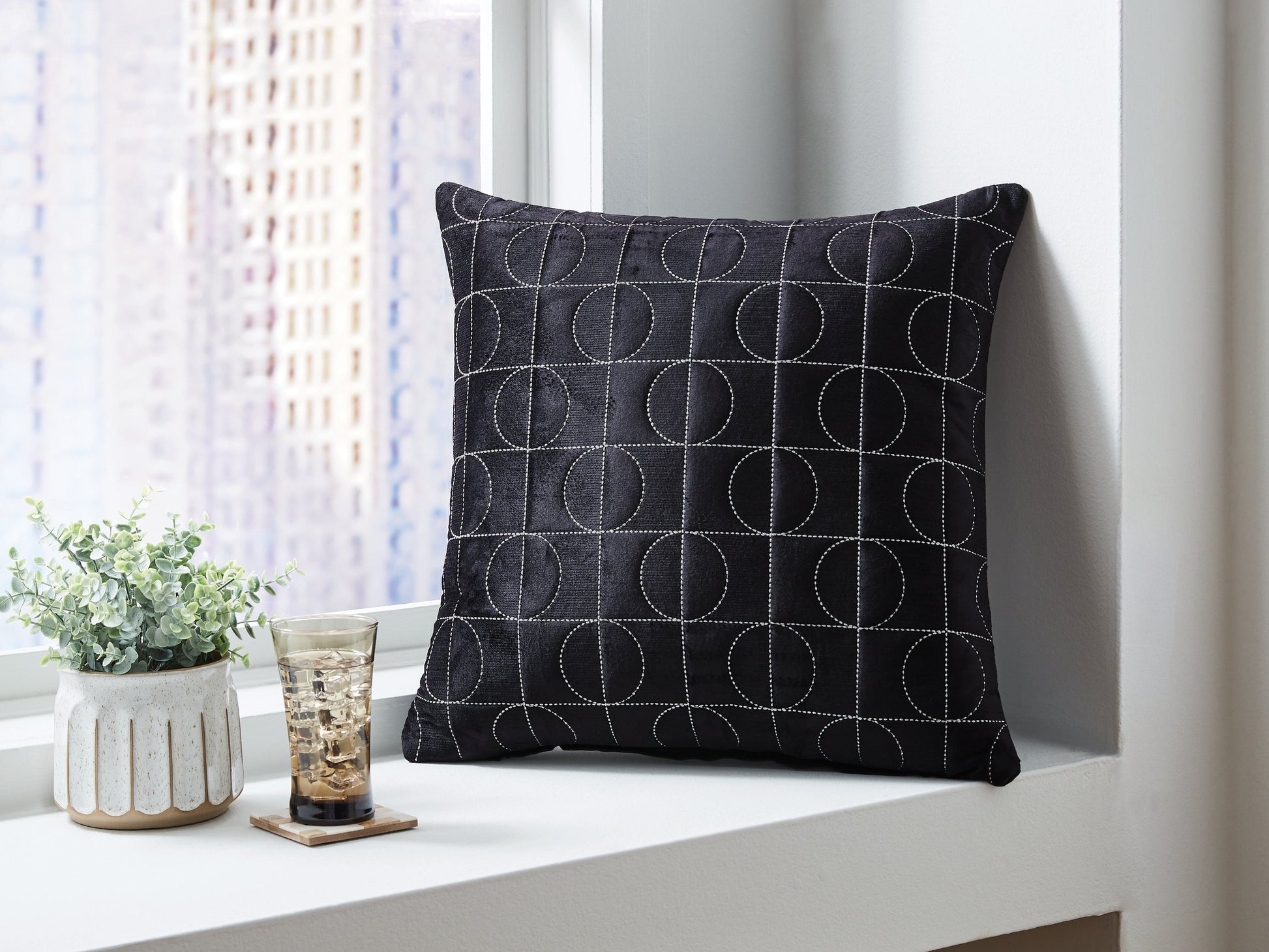 Kydner Black/Silver Pillow (4/CS)- Viva Furn