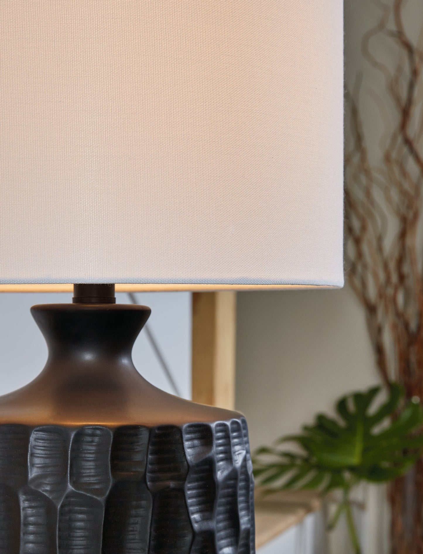 Ellisley Black Table Lamp