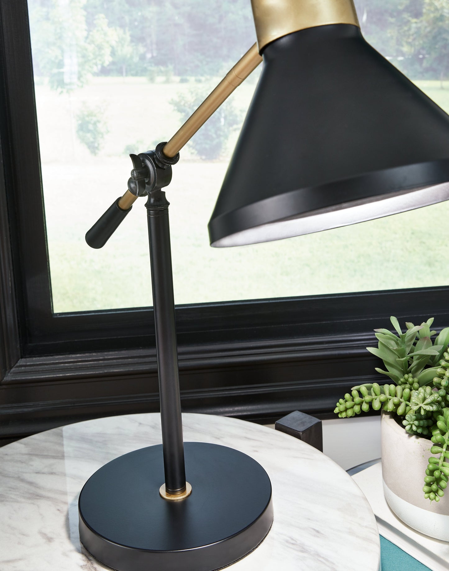 Garville Black/Gold Finish Desk Lamp