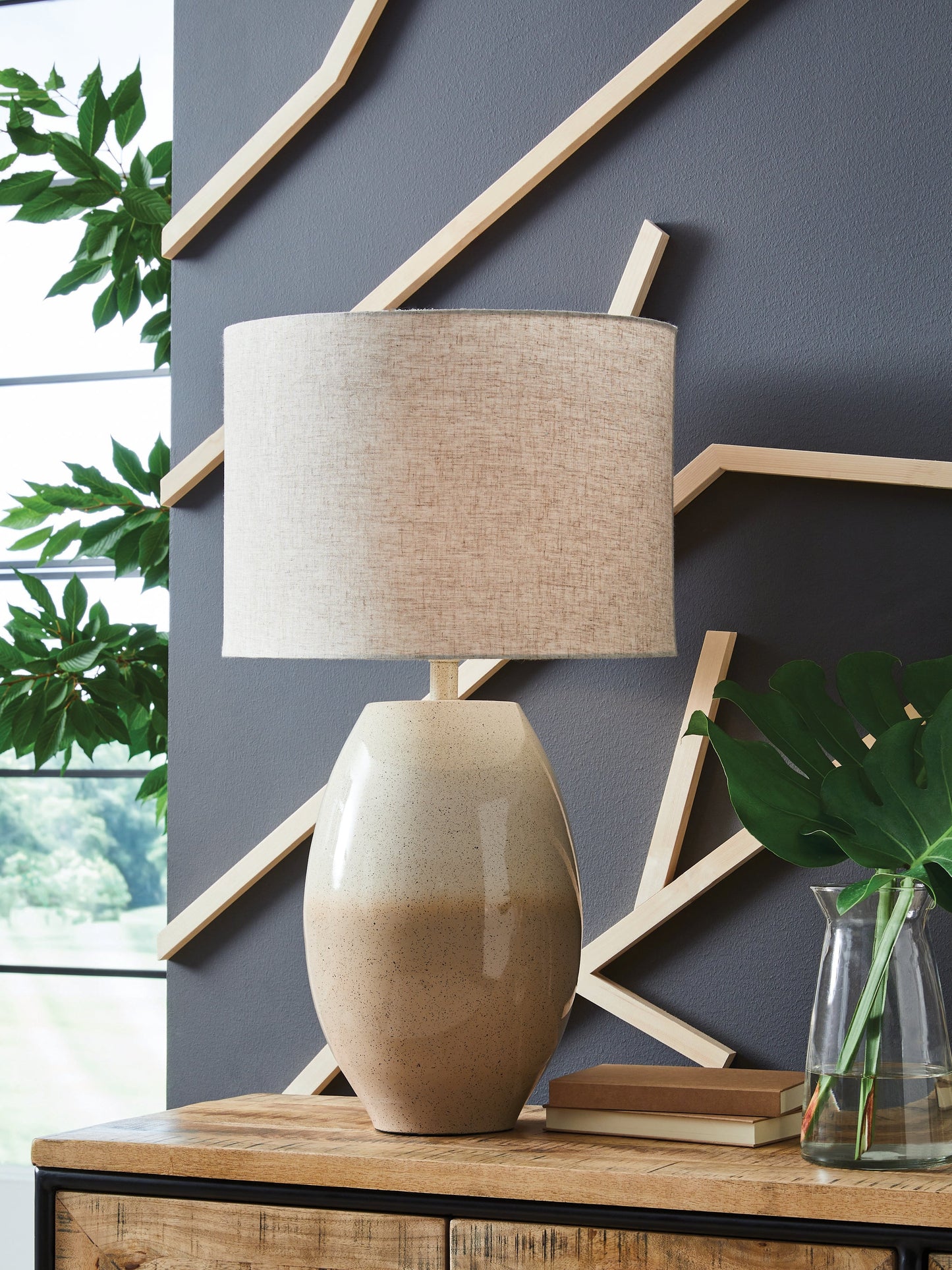 Linas Cream/Beige Metal Table Lamp (1/CN)- Viva Furn