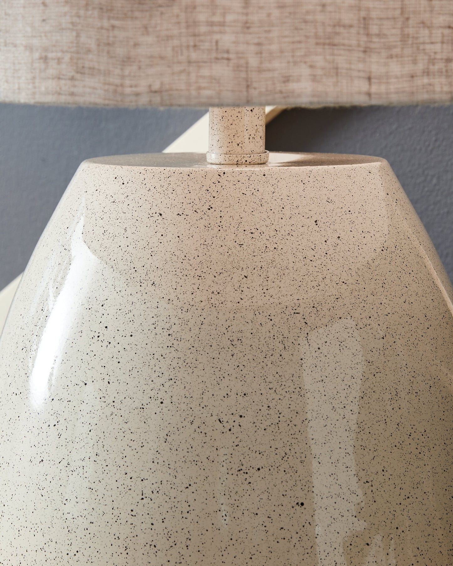 Linas Cream/Beige Metal Table Lamp (1/CN)- Viva Furn