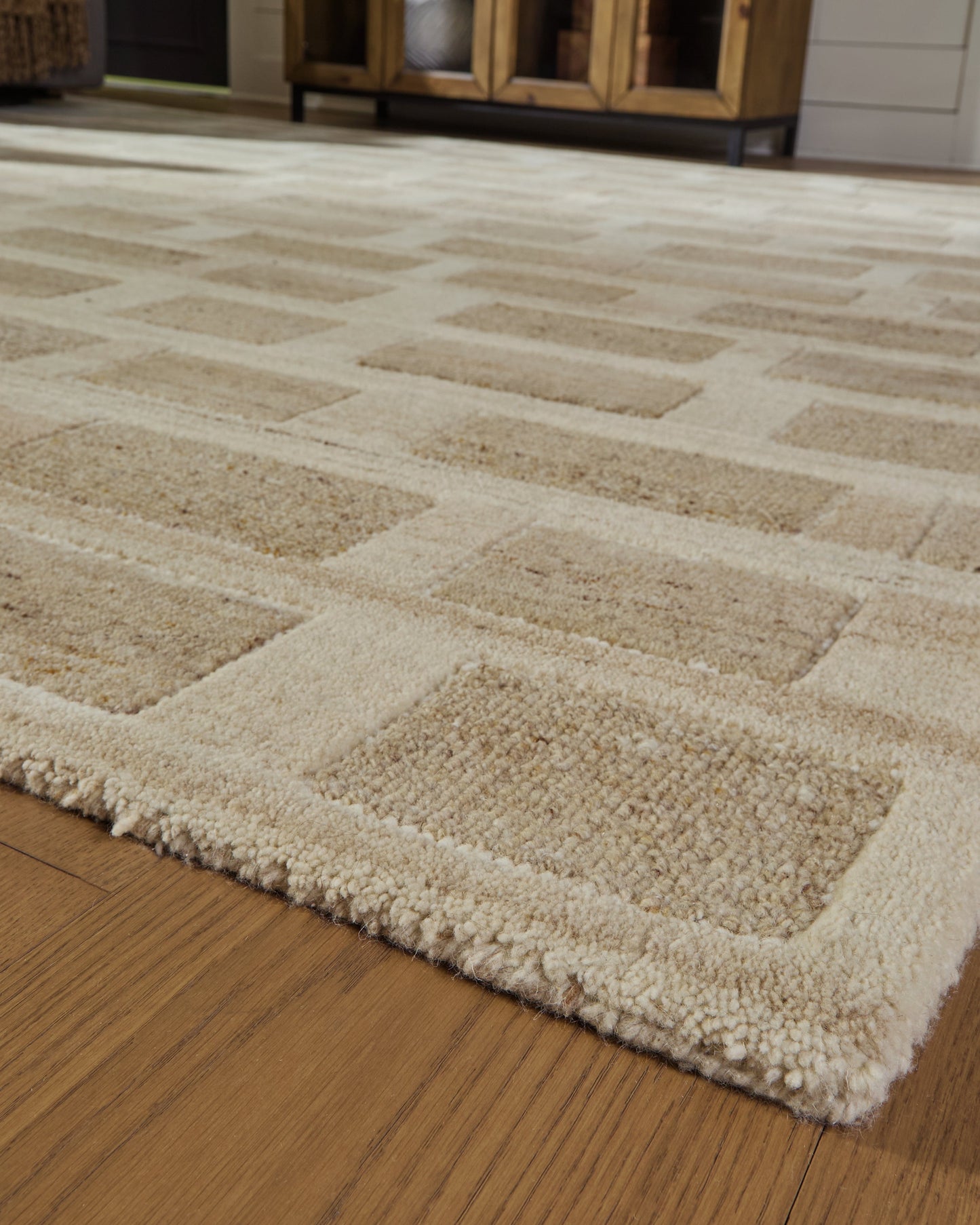 Lisgrove Tan/Brown/White Medium Rug- Viva Furn