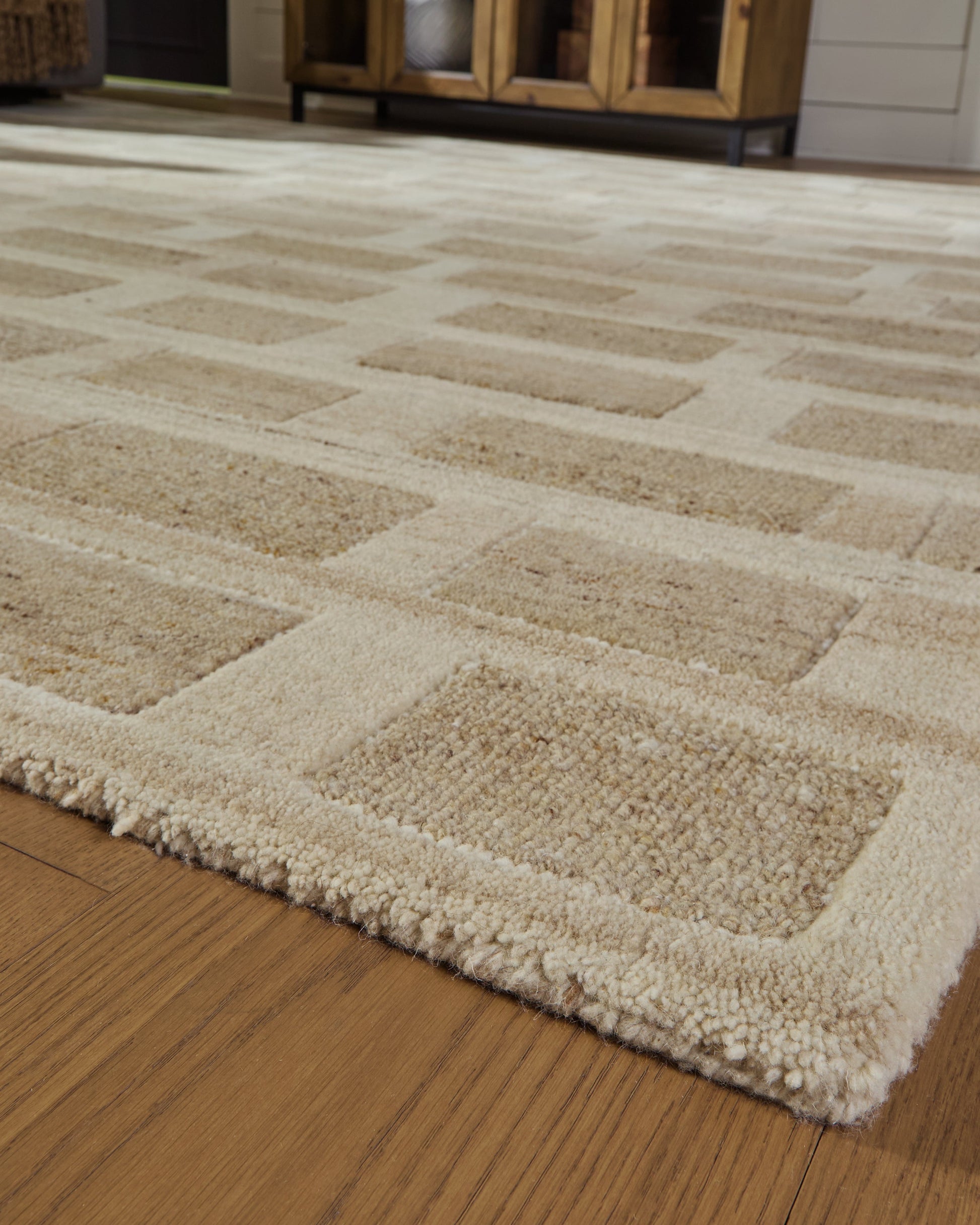 Lisgrove Tan/Brown/White Medium Rug- Viva Furn