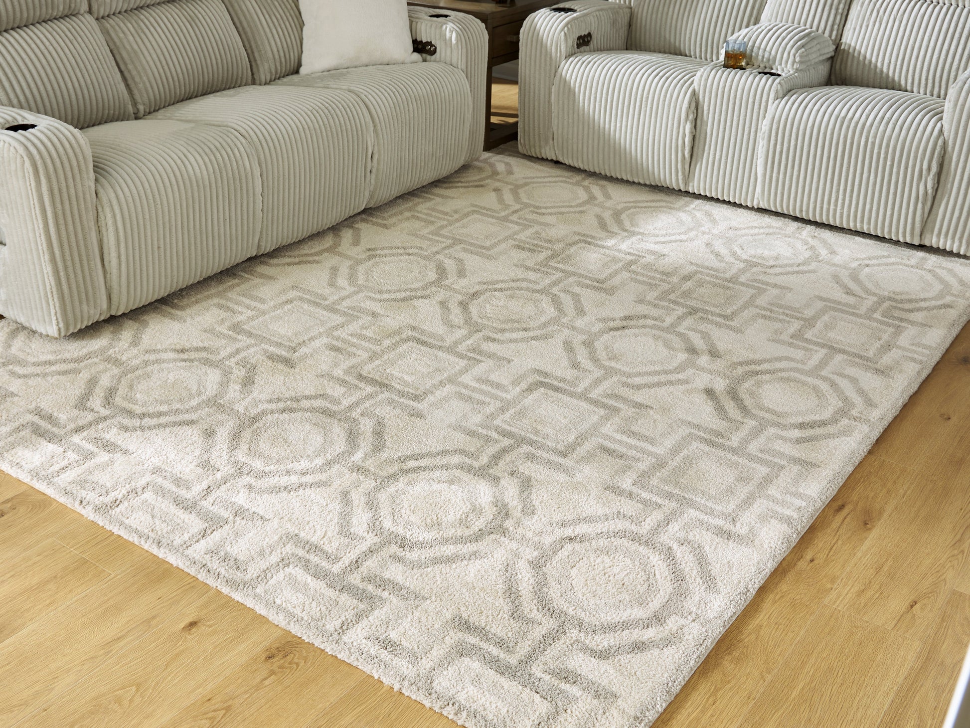 Maconville Ivory/Gray Large Rug- Viva Furn