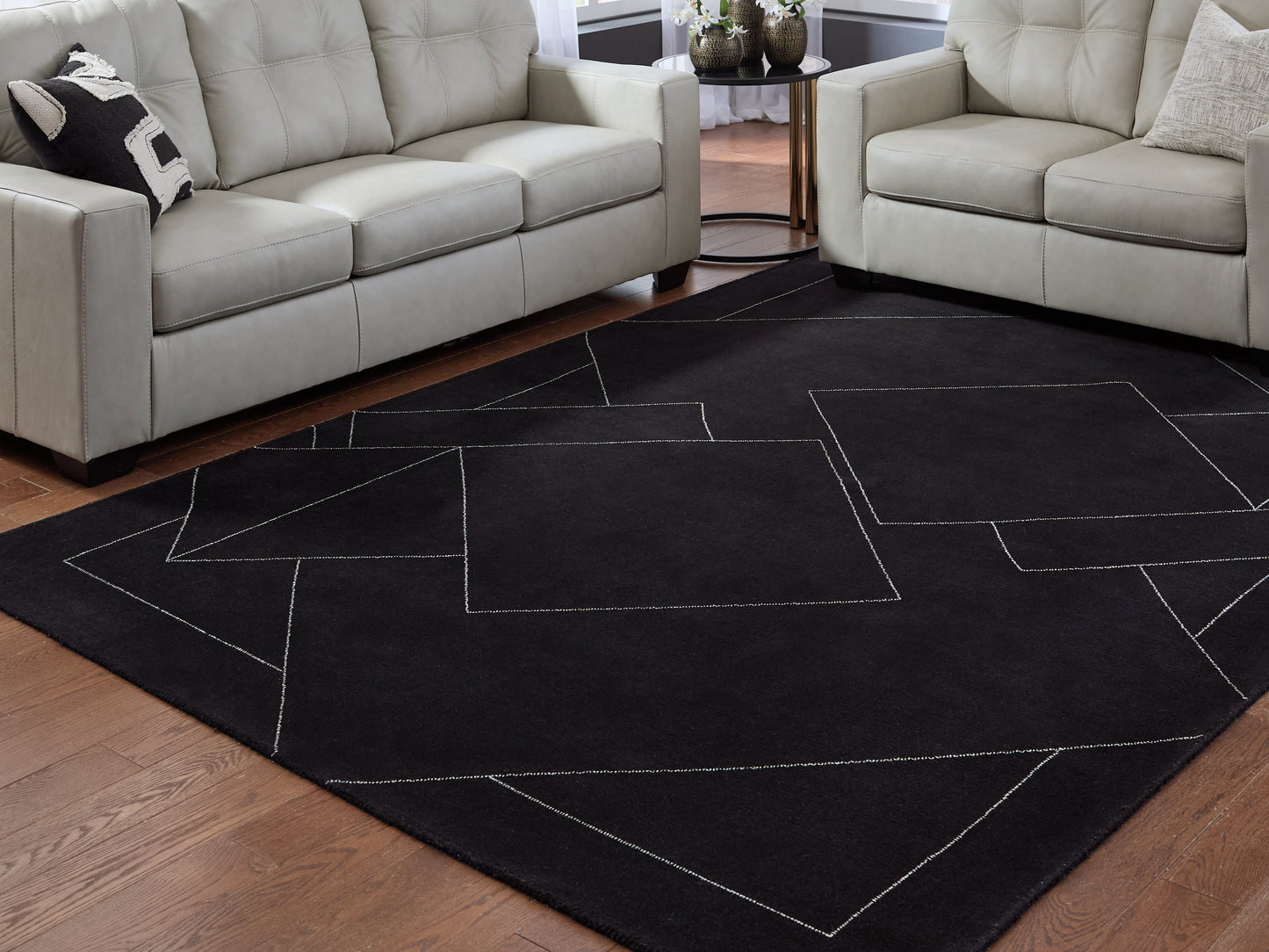 Marav Black/White Large Rug- Viva Furn