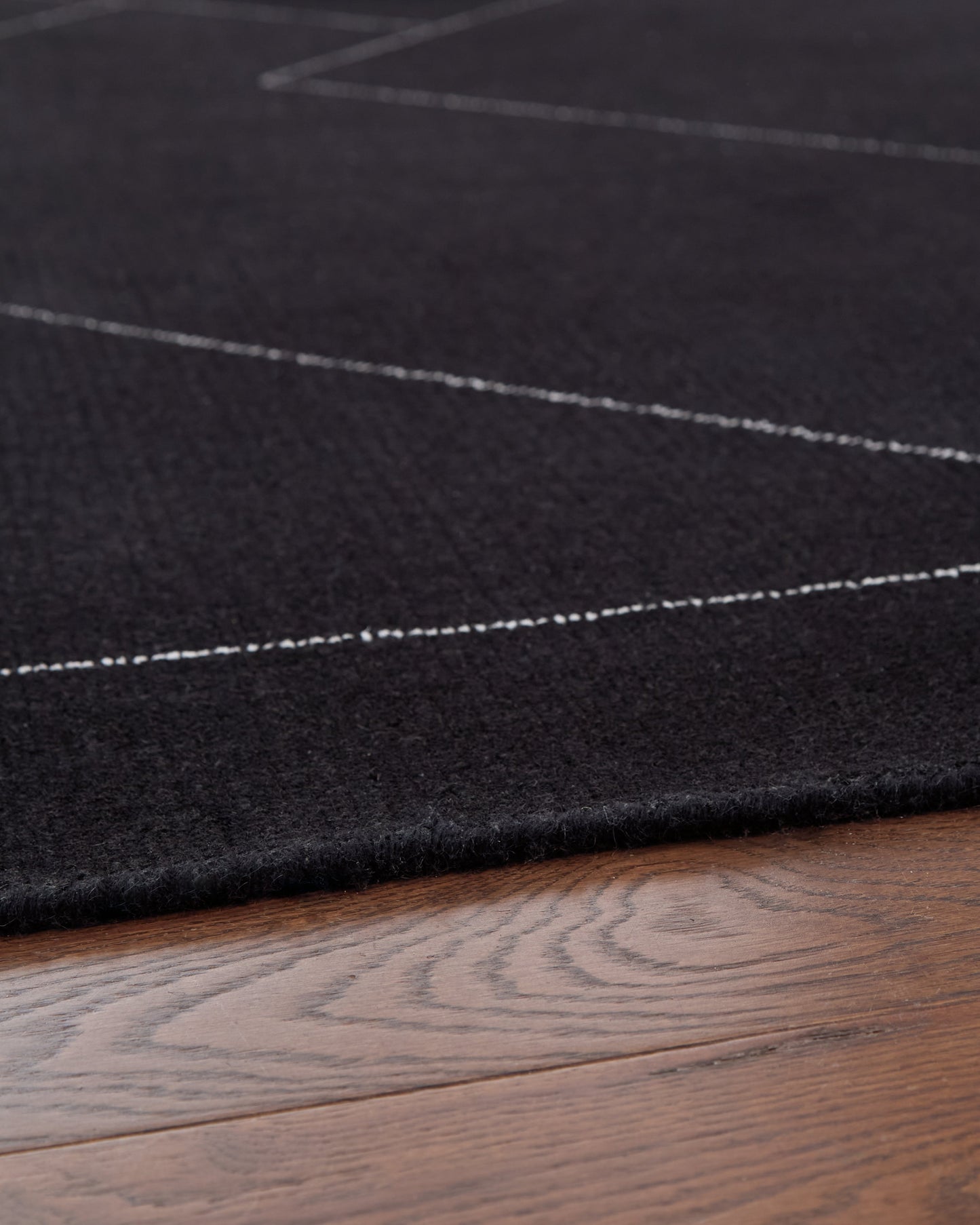 Marav Black/White Medium Rug- Viva Furn