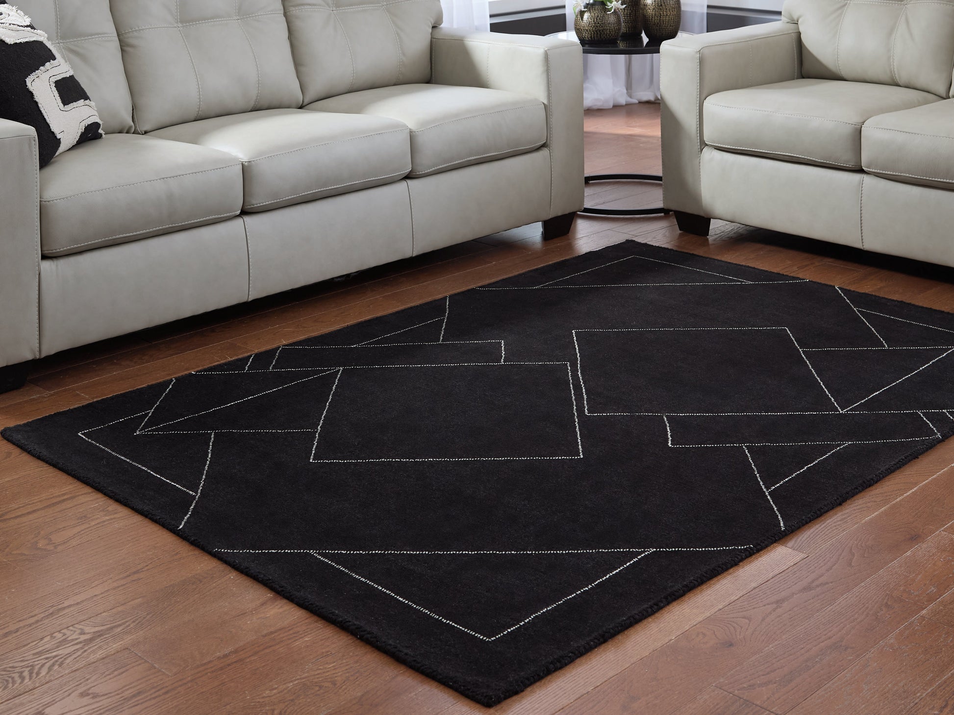 Marav Black/White Medium Rug- Viva Furn