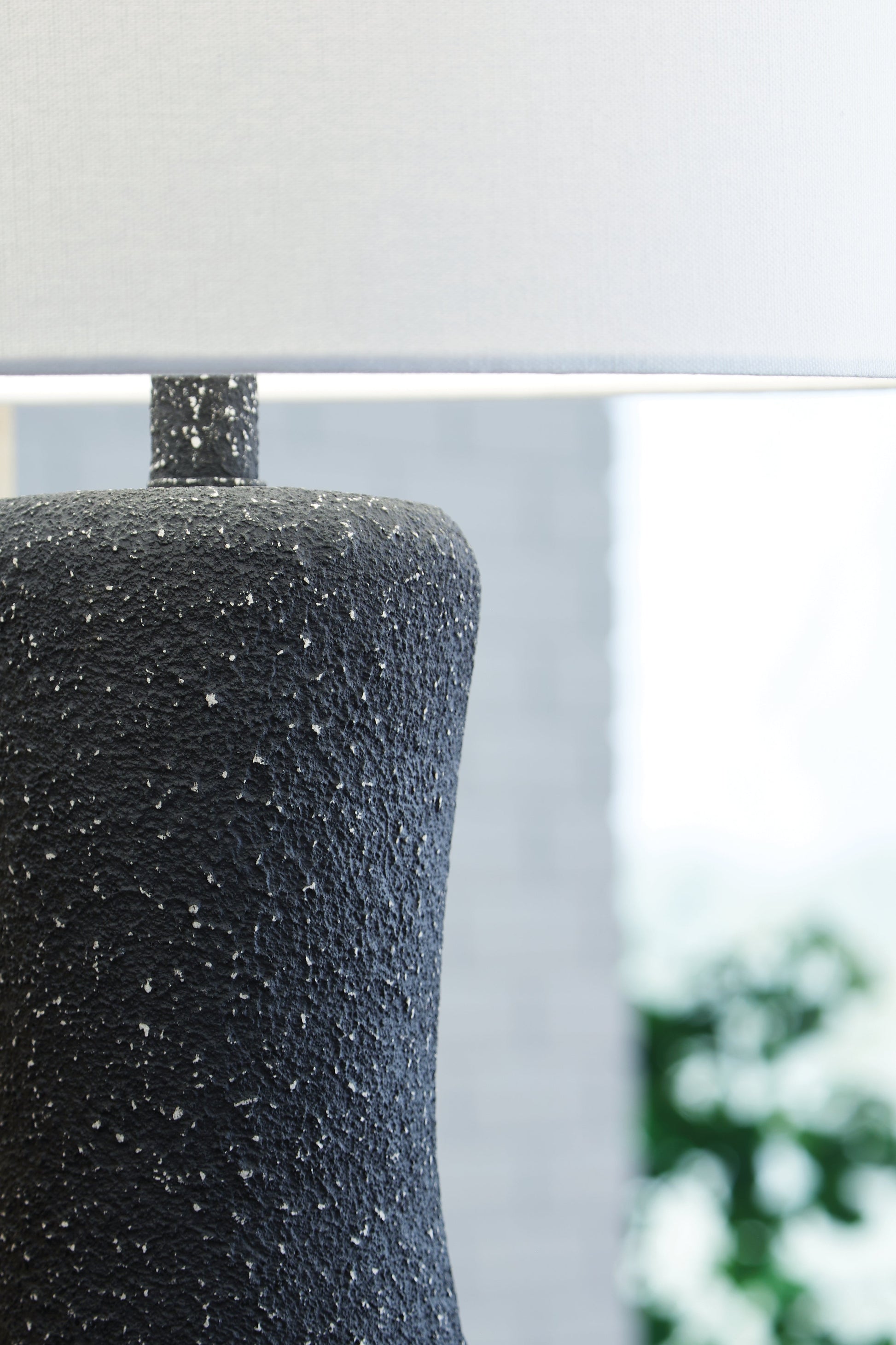 Maykins Black Metal Table Lamp (1/CN)- Viva Furn