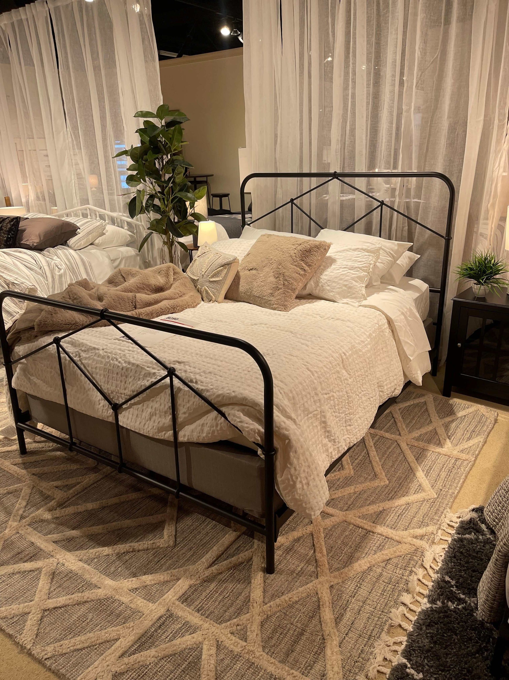 Nashburg Queen Metal Bed- Viva Furn