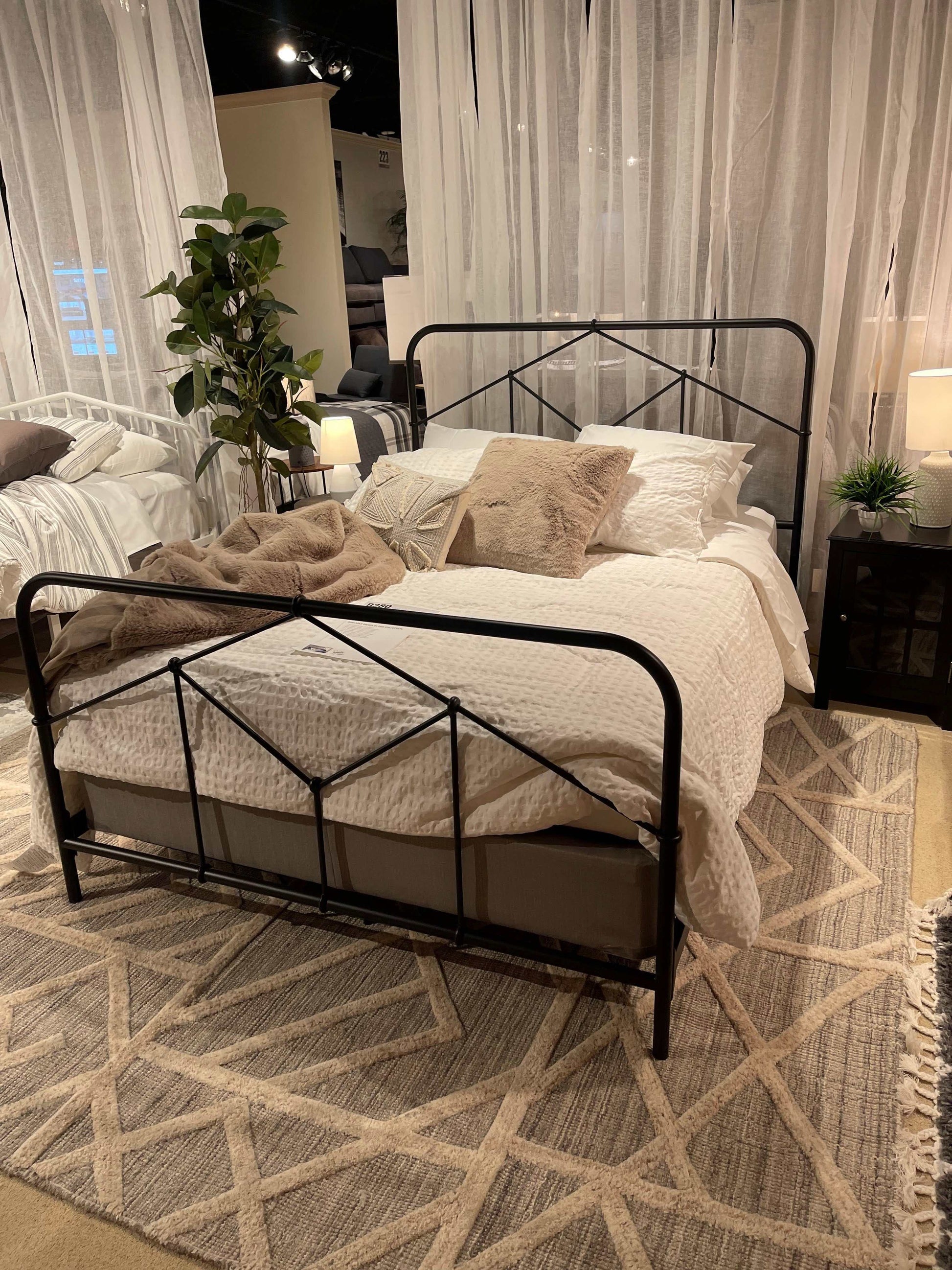 Nashburg Queen Metal Bed- Viva Furn