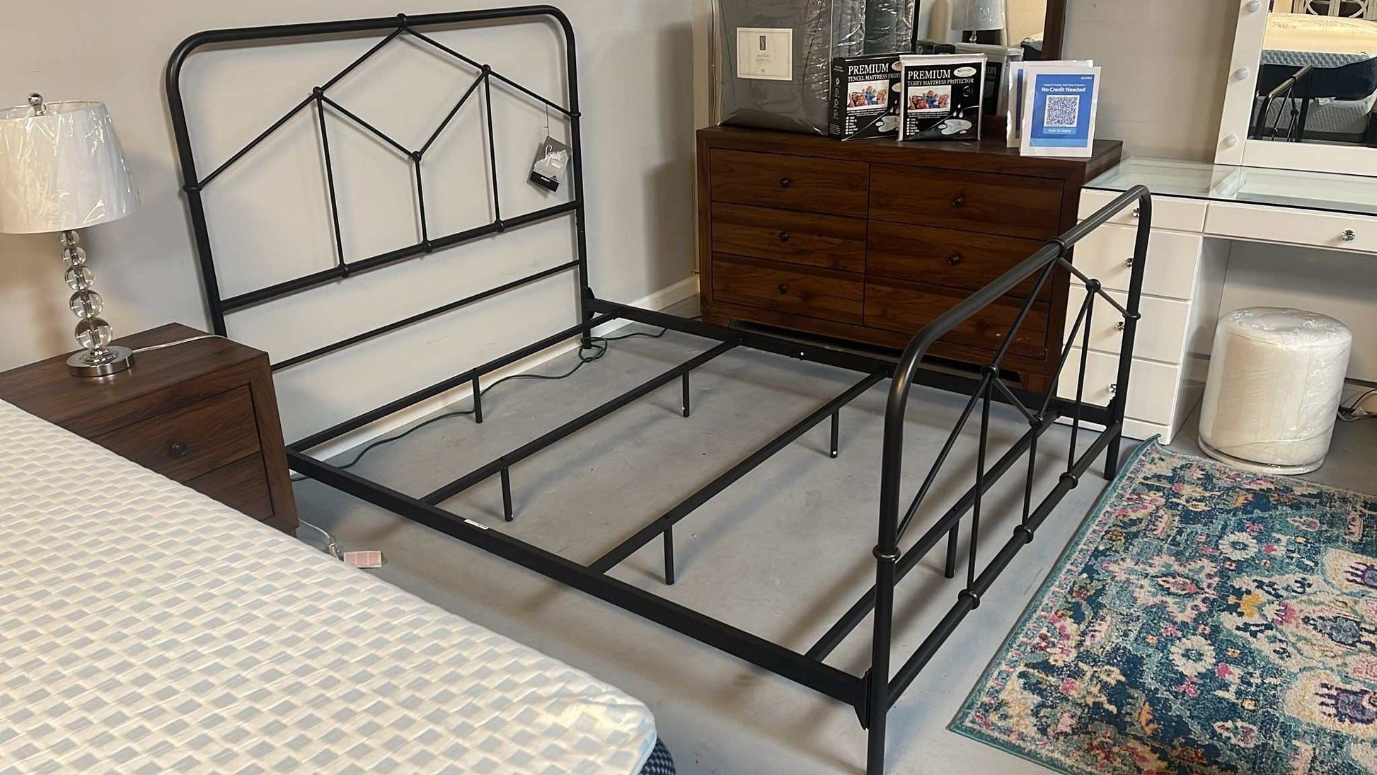 Nashburg Queen Metal Bed- Viva Furn