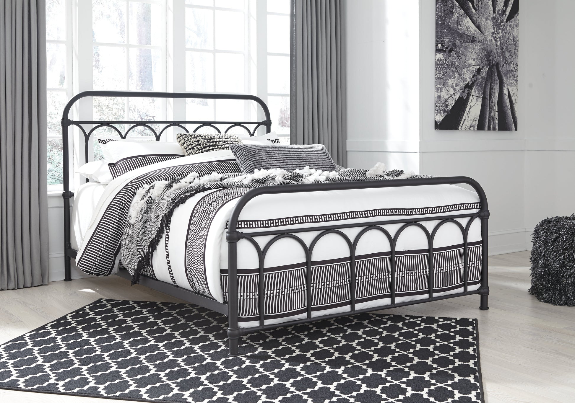Nashburg Queen Metal Bed- Viva Furn