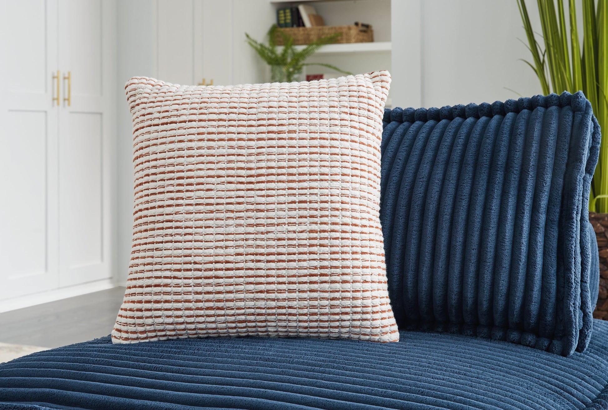 Nashlin White/Rust Pillow- Viva Furn