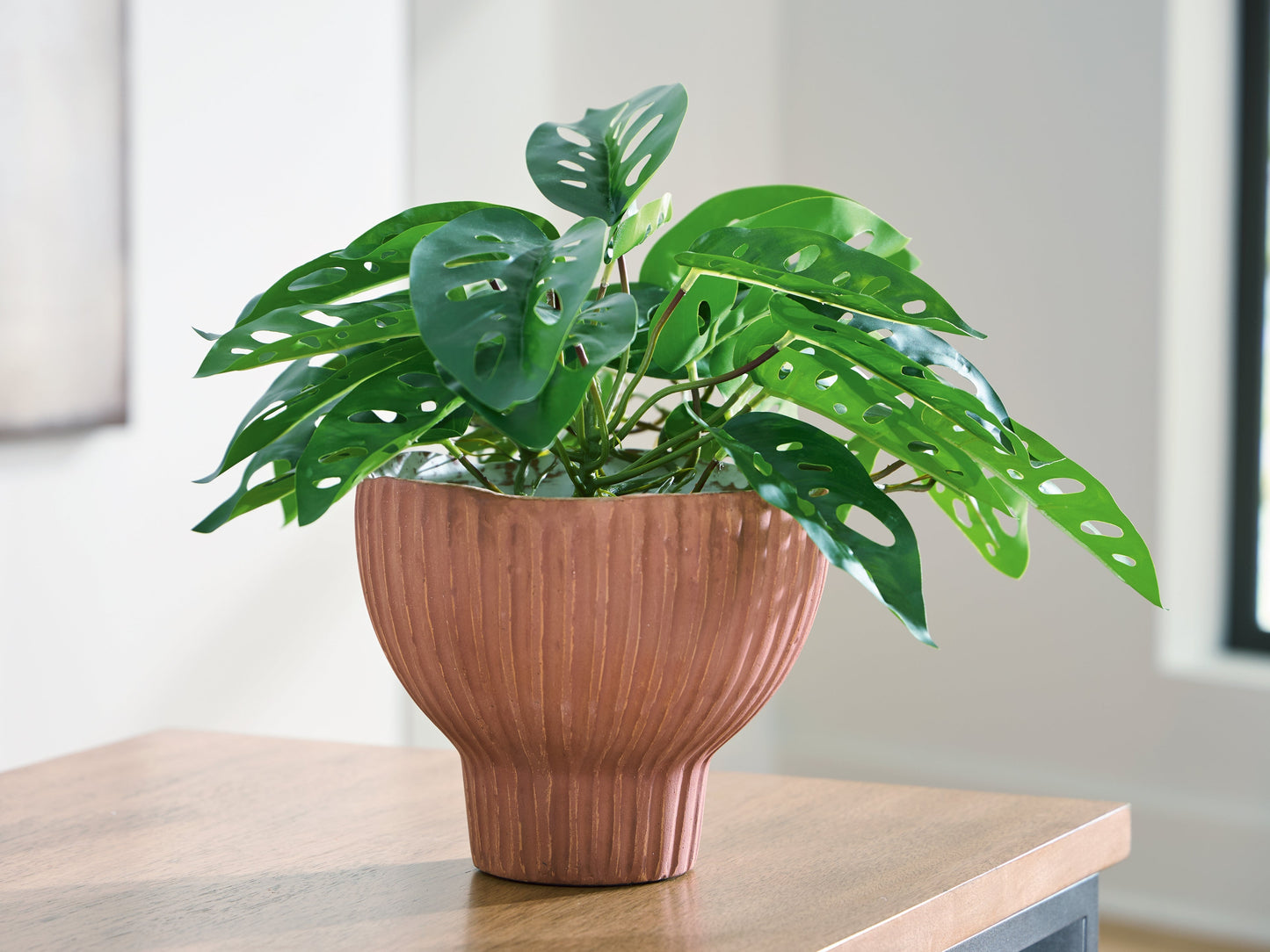 Orban Sienna/White Vase- Viva Furn